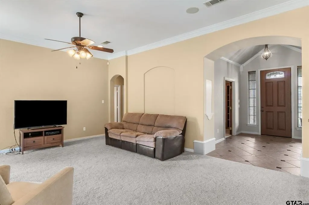 Single Family Residence For Sale in Van Zandt County , 112 Lake MeadowDrive, Canton, Texas 75103, 4 Bedroom, 2 Bathroom, 2 Garage spaces, 2,098 Sqft, built in 2005, mls#21415134, Real Estate Agent in Canton, Homes For Sale in Van Zandt county, Homes For Sale in Canton, Realtor in Canton Texas, Real Estate Brokerage Independent Realty Texas, Luminita Cordes Realtor