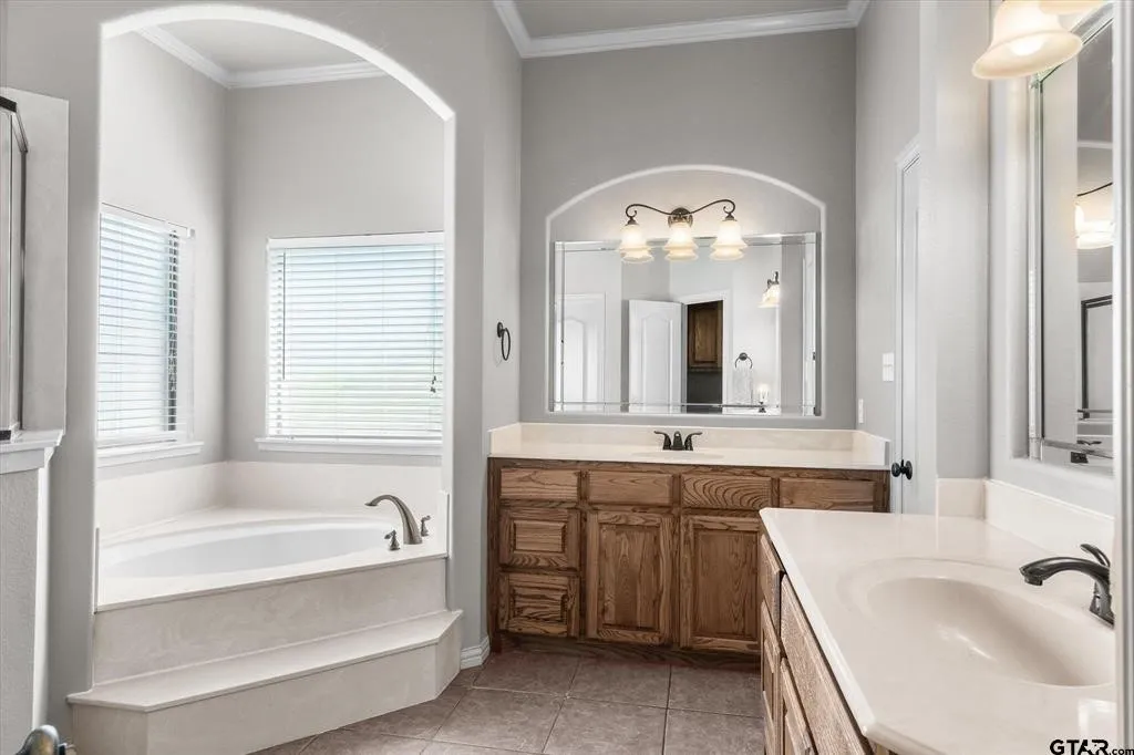 Single Family Residence For Sale in Van Zandt County , 112 Lake MeadowDrive, Canton, Texas 75103, 4 Bedroom, 2 Bathroom, 2 Garage spaces, 2,098 Sqft, built in 2005, mls#21415134, Real Estate Agent in Canton, Homes For Sale in Van Zandt county, Homes For Sale in Canton, Realtor in Canton Texas, Real Estate Brokerage Independent Realty Texas, Luminita Cordes Realtor
