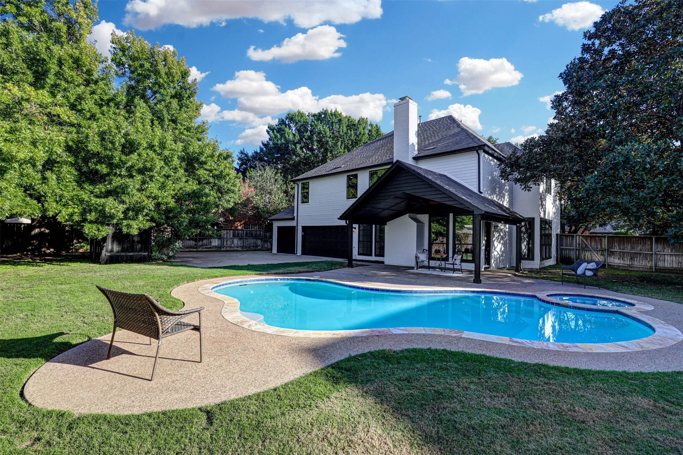 Single Family Residence For Sale in Tarrant County , 6808 Savannah Lane, Fort Worth, Texas 76132, 4 Bedroom, 3 Bathroom, 3 Garage spaces, 3,427 Sqft, built in 1993, mls#21414815, Real Estate Agent in Fort Worth, Homes For Sale in Tarrant county, Homes For Sale in Fort Worth, Realtor in Fort Worth Texas, Real Estate Brokerage Independent Realty Texas, Luminita Cordes Realtor