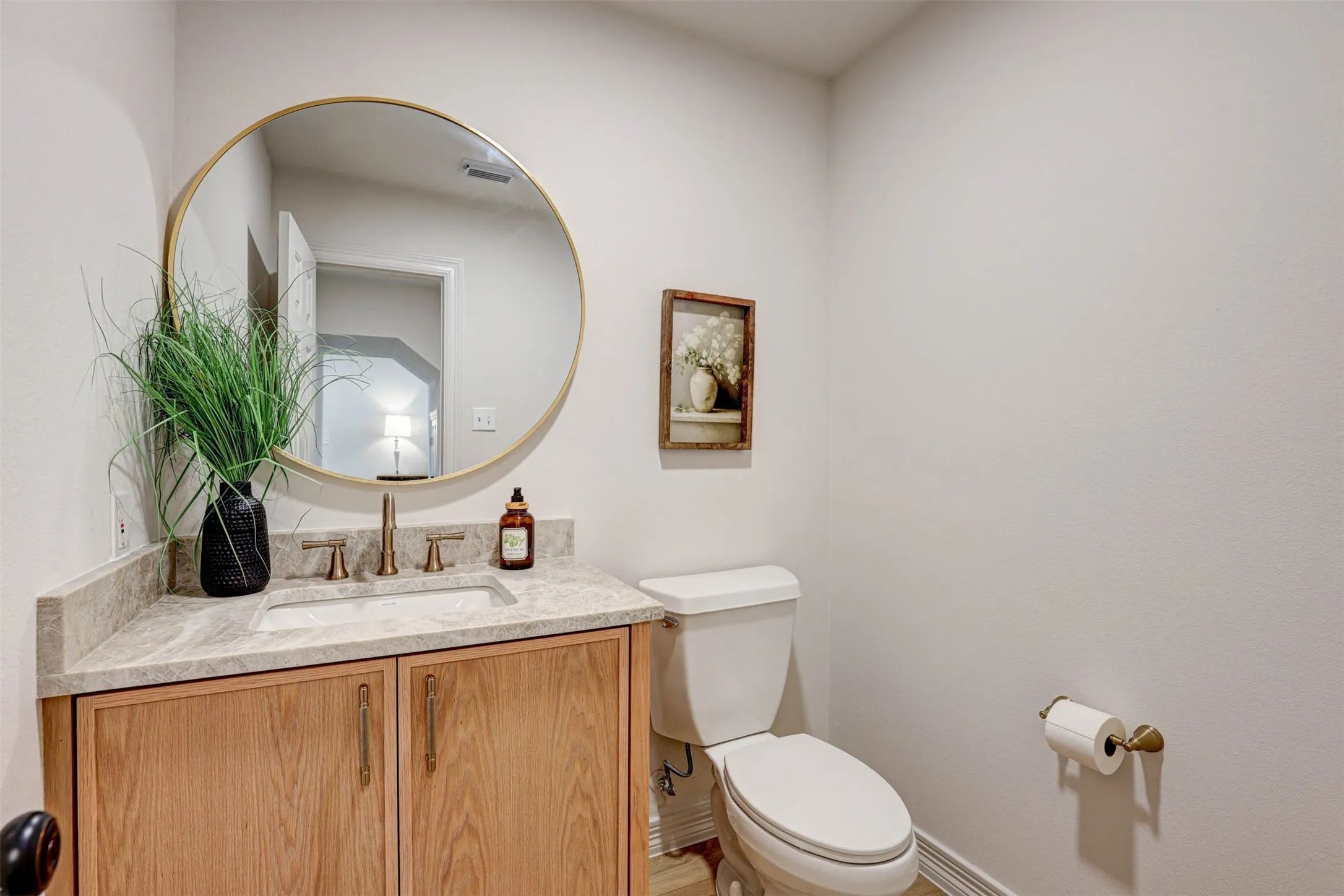 Single Family Residence For Sale in Tarrant County , 6808 Savannah Lane, Fort Worth, Texas 76132, 4 Bedroom, 3 Bathroom, 3 Garage spaces, 3,427 Sqft, built in 1993, mls#21414815, Real Estate Agent in Fort Worth, Homes For Sale in Tarrant county, Homes For Sale in Fort Worth, Realtor in Fort Worth Texas, Real Estate Brokerage Independent Realty Texas, Luminita Cordes Realtor