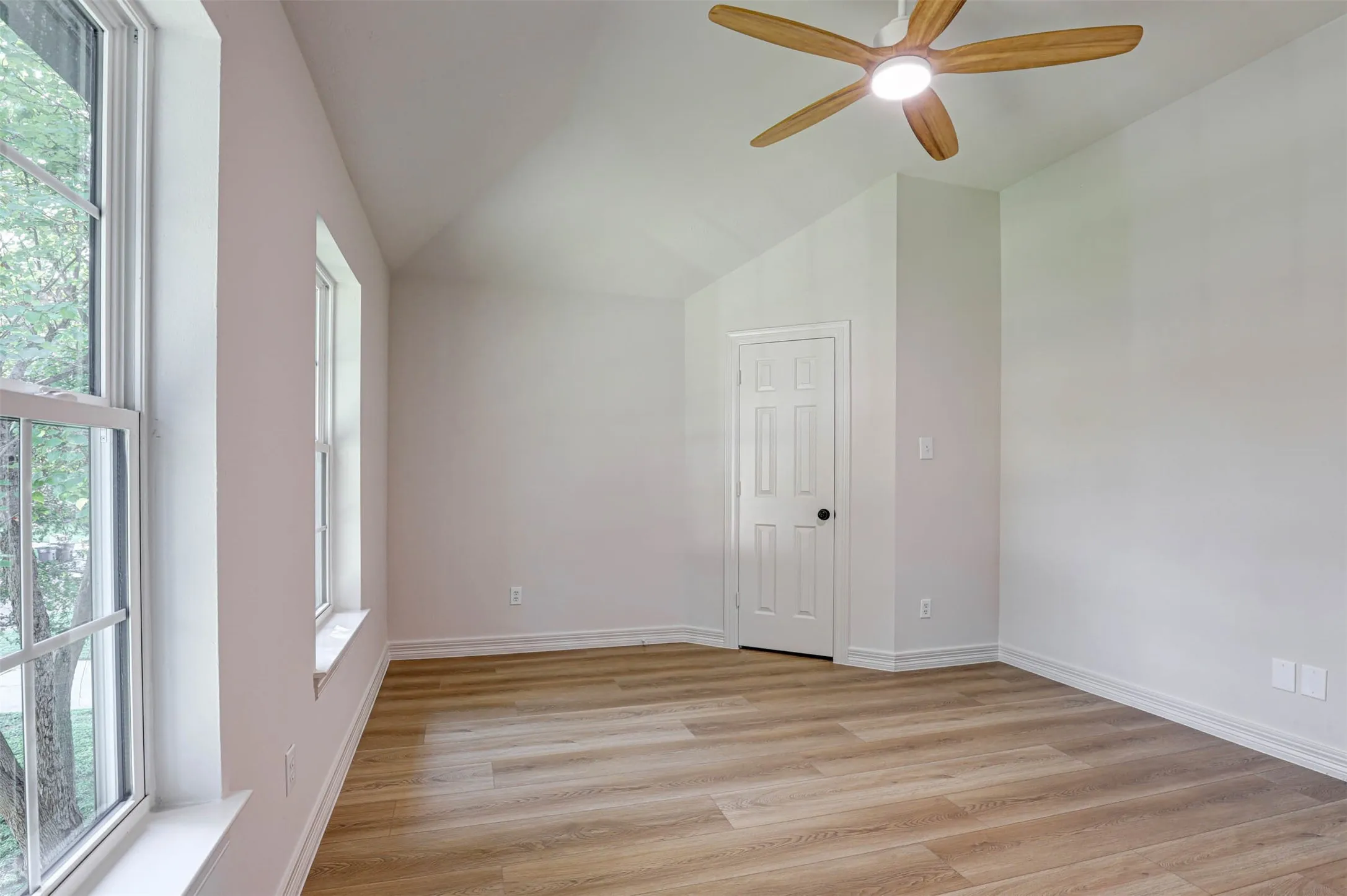 Single Family Residence For Sale in Tarrant County , 6808 Savannah Lane, Fort Worth, Texas 76132, 4 Bedroom, 3 Bathroom, 3 Garage spaces, 3,427 Sqft, built in 1993, mls#21414815, Real Estate Agent in Fort Worth, Homes For Sale in Tarrant county, Homes For Sale in Fort Worth, Realtor in Fort Worth Texas, Real Estate Brokerage Independent Realty Texas, Luminita Cordes Realtor