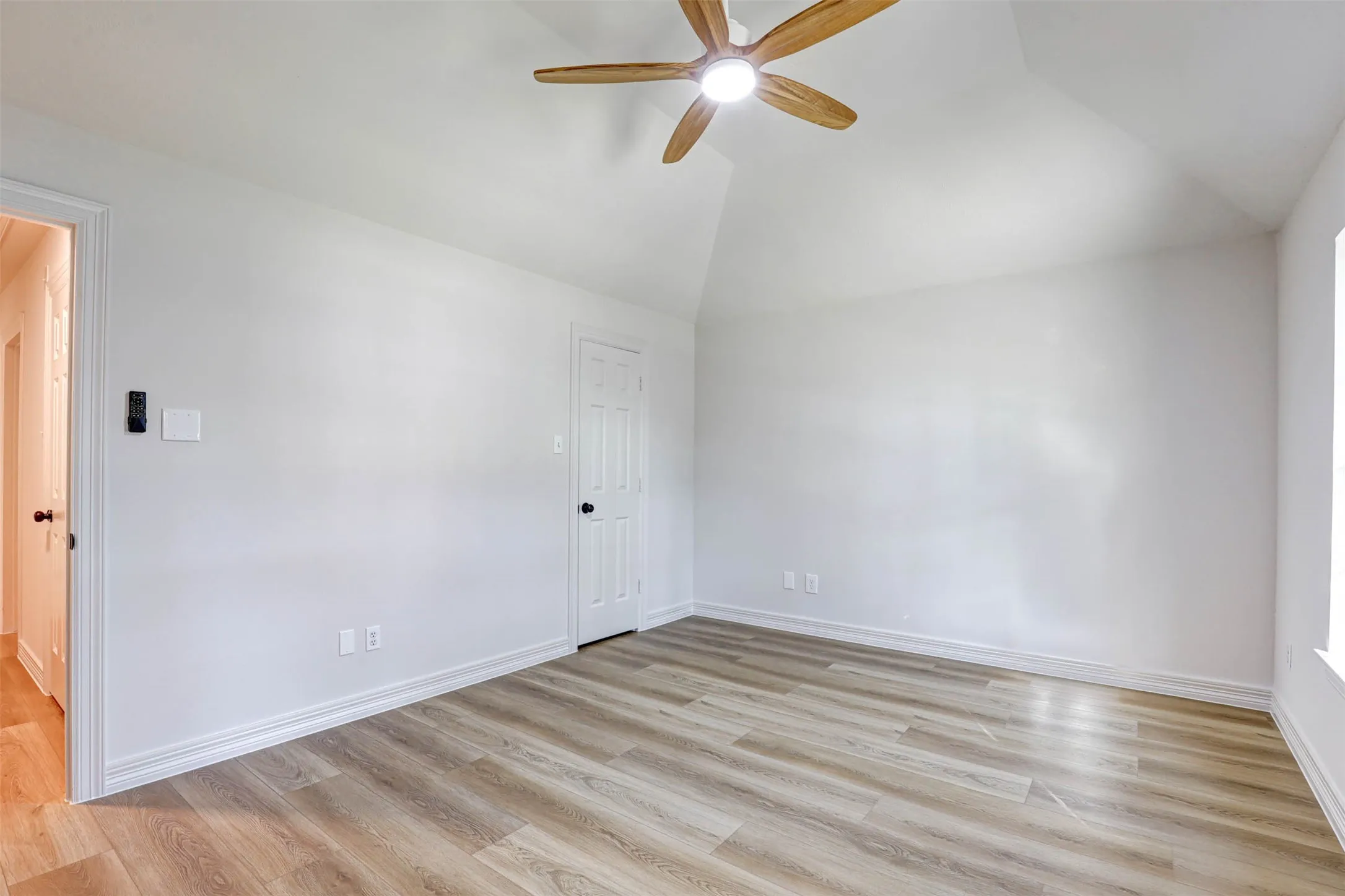 Single Family Residence For Sale in Tarrant County , 6808 Savannah Lane, Fort Worth, Texas 76132, 4 Bedroom, 3 Bathroom, 3 Garage spaces, 3,427 Sqft, built in 1993, mls#21414815, Real Estate Agent in Fort Worth, Homes For Sale in Tarrant county, Homes For Sale in Fort Worth, Realtor in Fort Worth Texas, Real Estate Brokerage Independent Realty Texas, Luminita Cordes Realtor