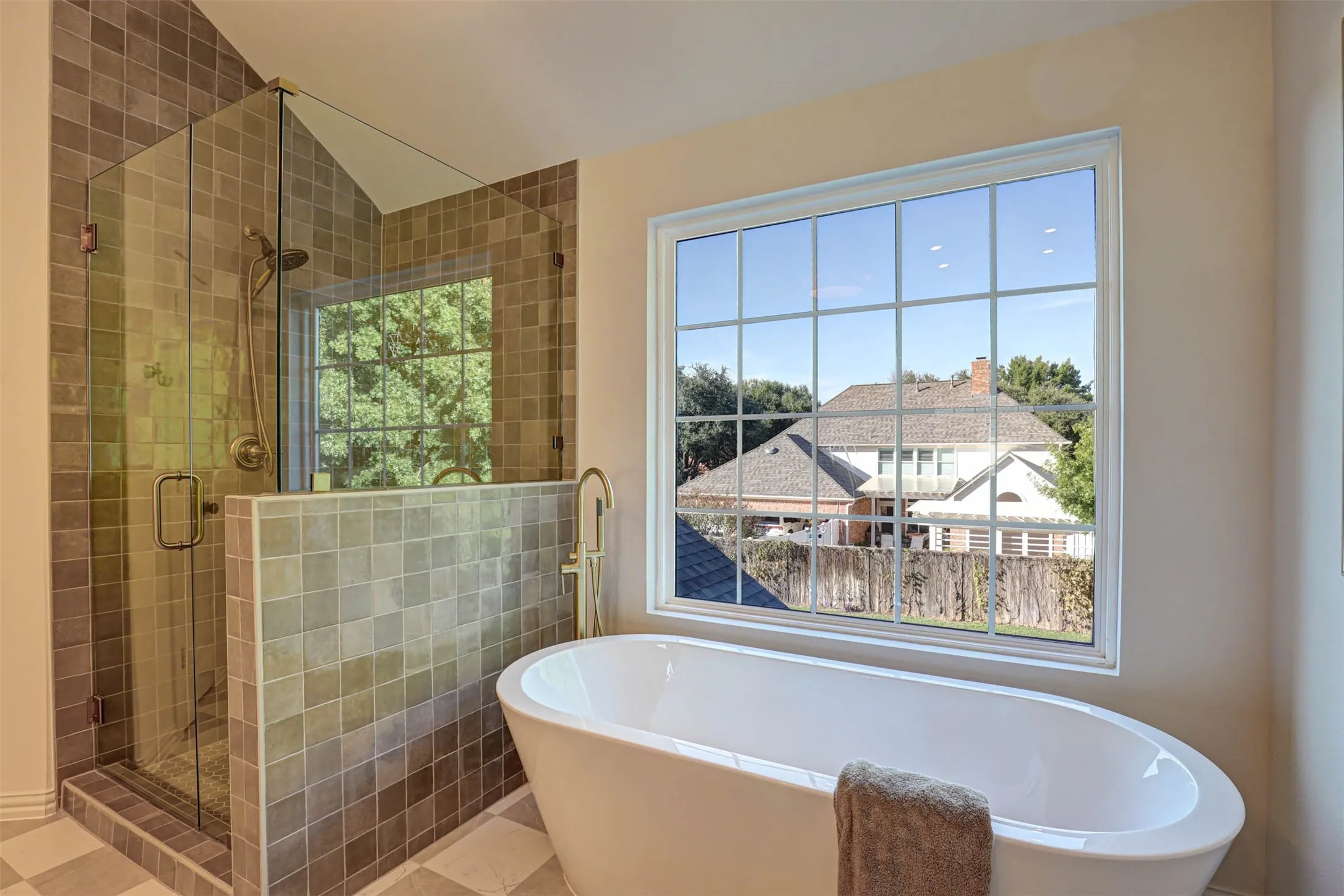 Single Family Residence For Sale in Tarrant County , 6808 Savannah Lane, Fort Worth, Texas 76132, 4 Bedroom, 3 Bathroom, 3 Garage spaces, 3,427 Sqft, built in 1993, mls#21414815, Real Estate Agent in Fort Worth, Homes For Sale in Tarrant county, Homes For Sale in Fort Worth, Realtor in Fort Worth Texas, Real Estate Brokerage Independent Realty Texas, Luminita Cordes Realtor