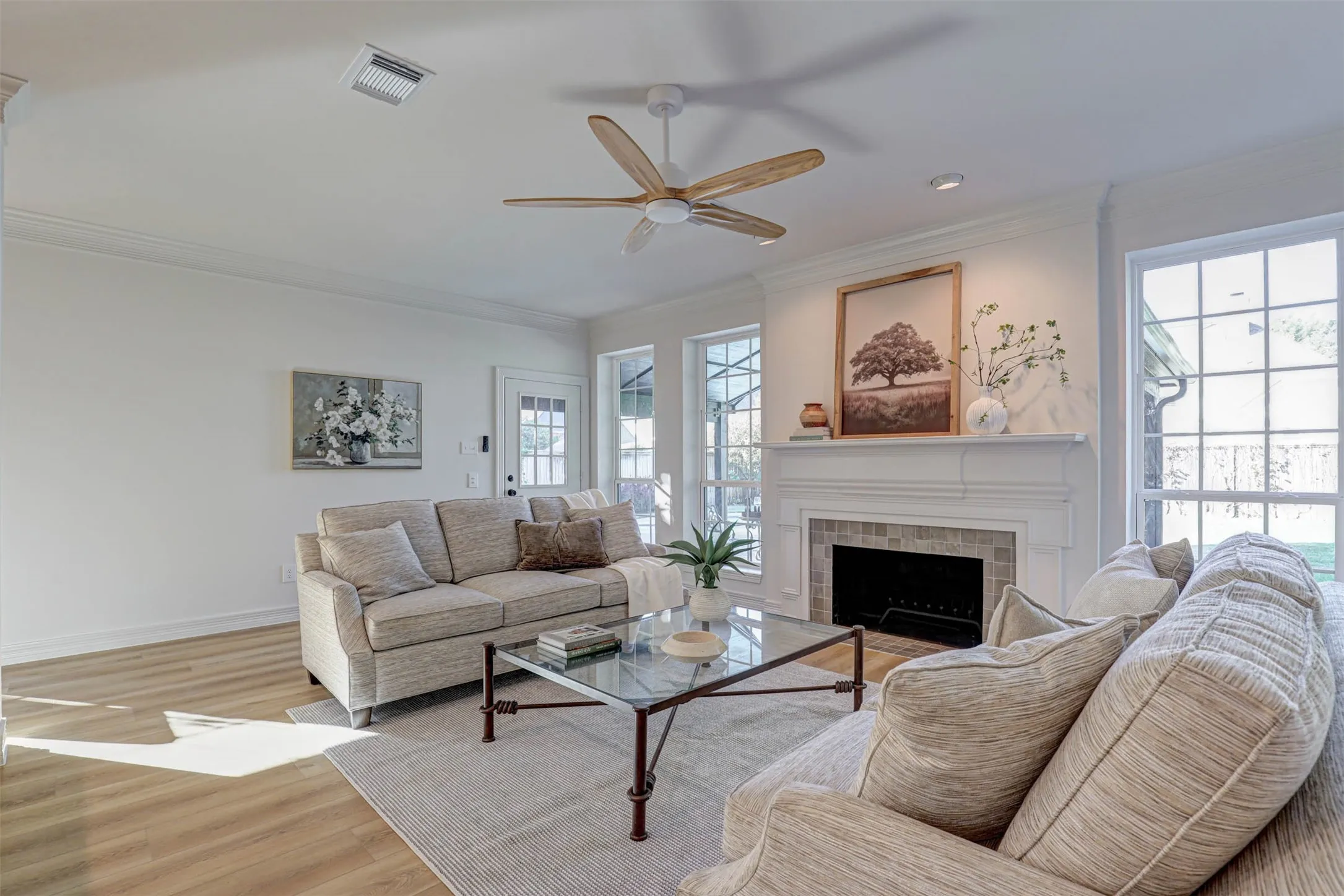 Single Family Residence For Sale in Tarrant County , 6808 Savannah Lane, Fort Worth, Texas 76132, 4 Bedroom, 3 Bathroom, 3 Garage spaces, 3,427 Sqft, built in 1993, mls#21414815, Real Estate Agent in Fort Worth, Homes For Sale in Tarrant county, Homes For Sale in Fort Worth, Realtor in Fort Worth Texas, Real Estate Brokerage Independent Realty Texas, Luminita Cordes Realtor