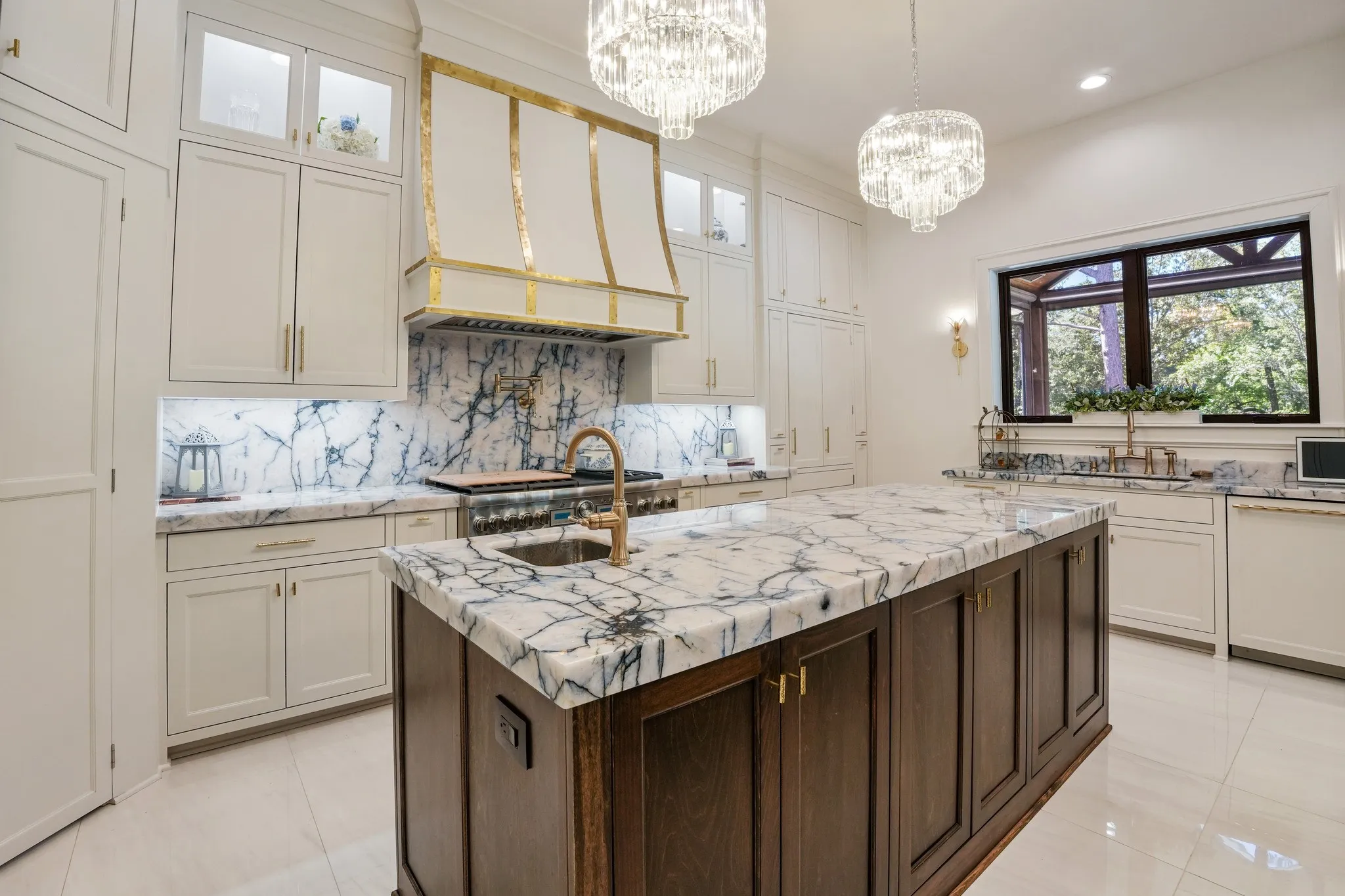Single Family Residence For Sale in Smith County , 3030 Stonegate Boulevard, Tyler, Texas 75703, 6 Bedroom, 8 Bathroom, 4 Garage spaces, 6,740 Sqft, built in 2024, mls#21413496, Real Estate Agent in Tyler, Homes For Sale in Smith county, Homes For Sale in Tyler, Realtor in Tyler Texas, Real Estate Brokerage Independent Realty Texas, Luminita Cordes Realtor