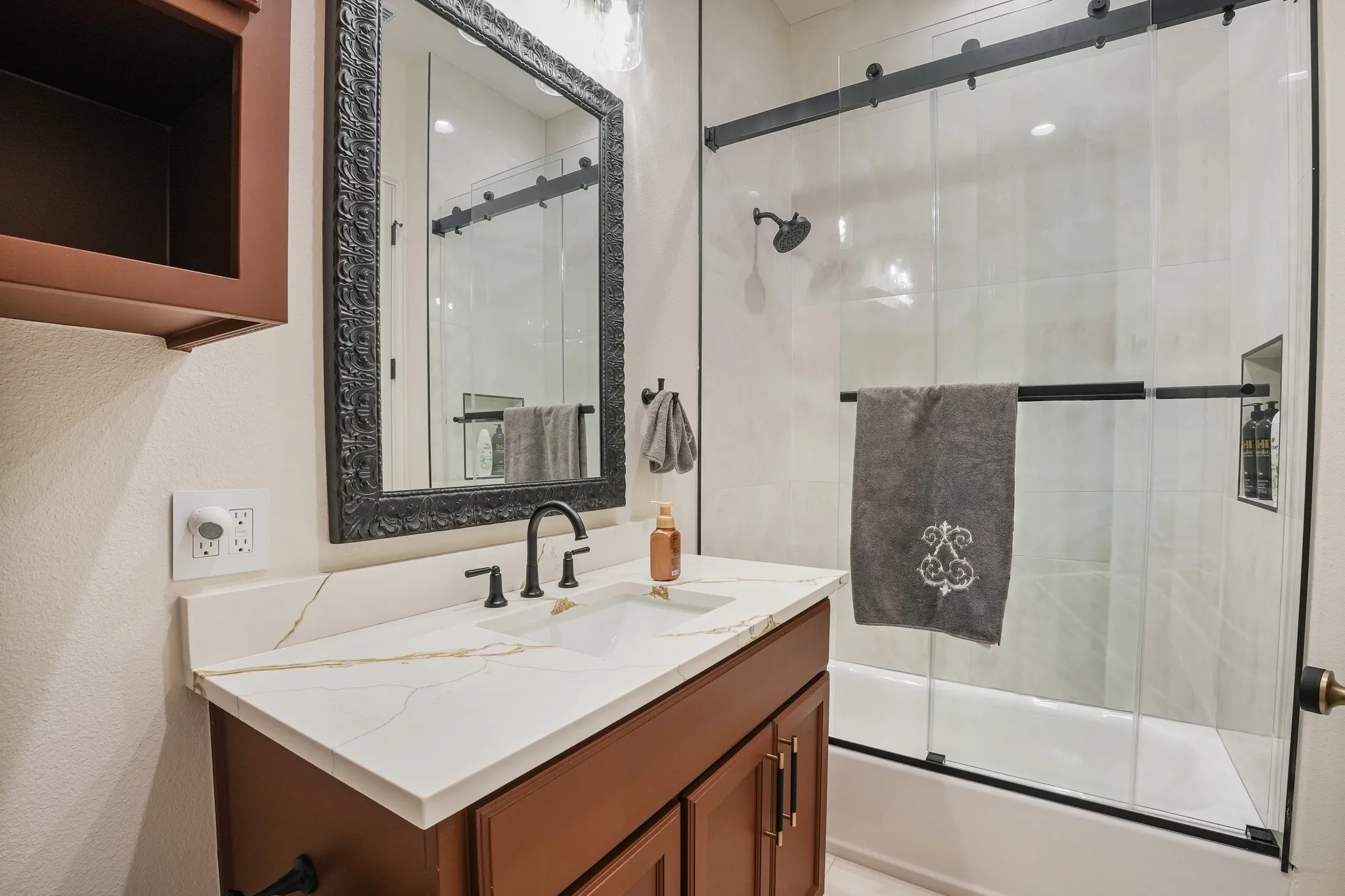 Single Family Residence For Sale in Smith County , 3030 Stonegate Boulevard, Tyler, Texas 75703, 6 Bedroom, 8 Bathroom, 4 Garage spaces, 6,740 Sqft, built in 2024, mls#21413496, Real Estate Agent in Tyler, Homes For Sale in Smith county, Homes For Sale in Tyler, Realtor in Tyler Texas, Real Estate Brokerage Independent Realty Texas, Luminita Cordes Realtor