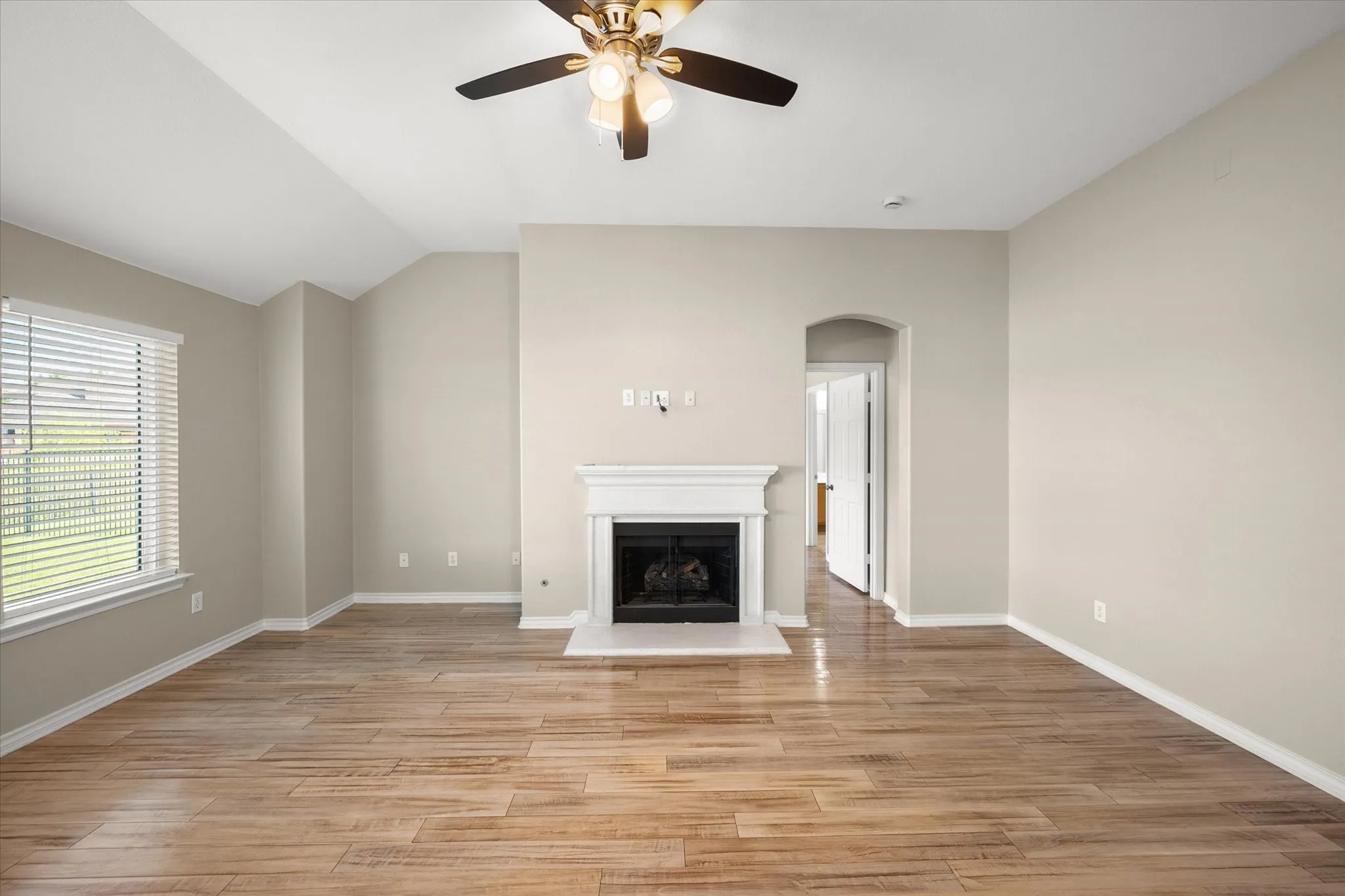 Single Family Residence For Rent in Tarrant County , 7363 Estela, Grand Prairie, Texas 75054, 4 Bedroom, 2 Bathroom, 2 Garage spaces, 2,104 Sqft, built in 2006, mls#21415261, Real Estate Agent in Grand Prairie, Homes For Rent in Tarrant county, Homes For Rent in Grand Prairie, Realtor in Grand Prairie Texas, Real Estate Brokerage Independent Realty Texas, Luminita Cordes Realtor