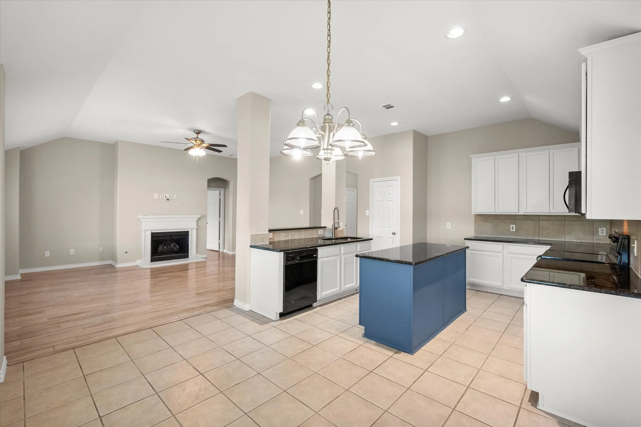Single Family Residence For Rent in Tarrant County , 7363 Estela, Grand Prairie, Texas 75054, 4 Bedroom, 2 Bathroom, 2 Garage spaces, 2,104 Sqft, built in 2006, mls#21415261, Real Estate Agent in Grand Prairie, Homes For Rent in Tarrant county, Homes For Rent in Grand Prairie, Realtor in Grand Prairie Texas, Real Estate Brokerage Independent Realty Texas, Luminita Cordes Realtor