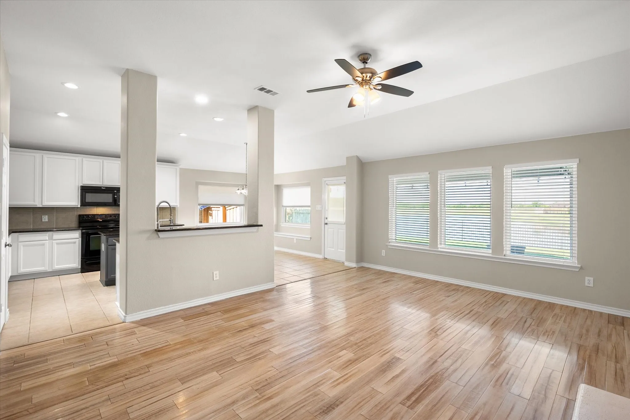 Single Family Residence For Rent in Tarrant County , 7363 Estela, Grand Prairie, Texas 75054, 4 Bedroom, 2 Bathroom, 2 Garage spaces, 2,104 Sqft, built in 2006, mls#21415261, Real Estate Agent in Grand Prairie, Homes For Rent in Tarrant county, Homes For Rent in Grand Prairie, Realtor in Grand Prairie Texas, Real Estate Brokerage Independent Realty Texas, Luminita Cordes Realtor