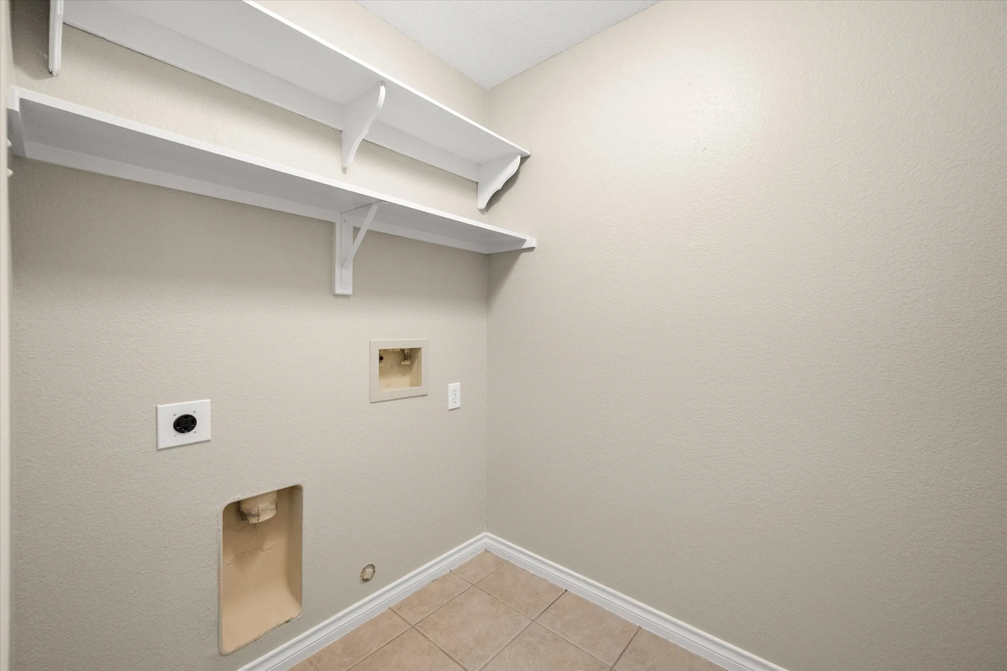 Single Family Residence For Rent in Tarrant County , 7363 Estela, Grand Prairie, Texas 75054, 4 Bedroom, 2 Bathroom, 2 Garage spaces, 2,104 Sqft, built in 2006, mls#21415261, Real Estate Agent in Grand Prairie, Homes For Rent in Tarrant county, Homes For Rent in Grand Prairie, Realtor in Grand Prairie Texas, Real Estate Brokerage Independent Realty Texas, Luminita Cordes Realtor