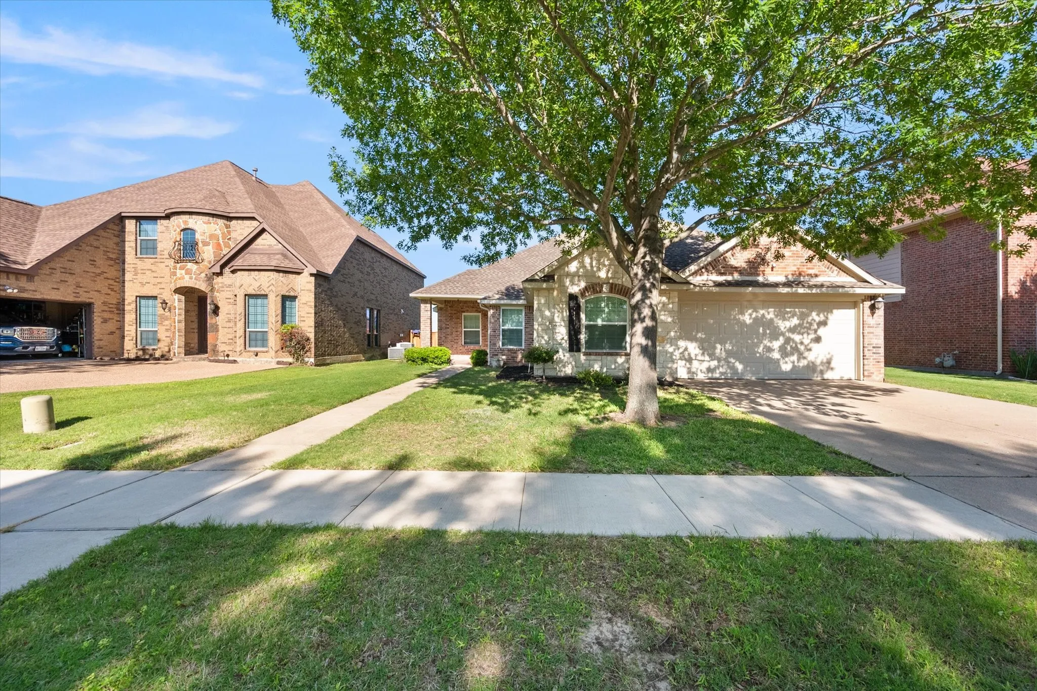 Single Family Residence For Rent in Tarrant County , 7363 Estela, Grand Prairie, Texas 75054, 4 Bedroom, 2 Bathroom, 2 Garage spaces, 2,104 Sqft, built in 2006, mls#21415261, Real Estate Agent in Grand Prairie, Homes For Rent in Tarrant county, Homes For Rent in Grand Prairie, Realtor in Grand Prairie Texas, Real Estate Brokerage Independent Realty Texas, Luminita Cordes Realtor