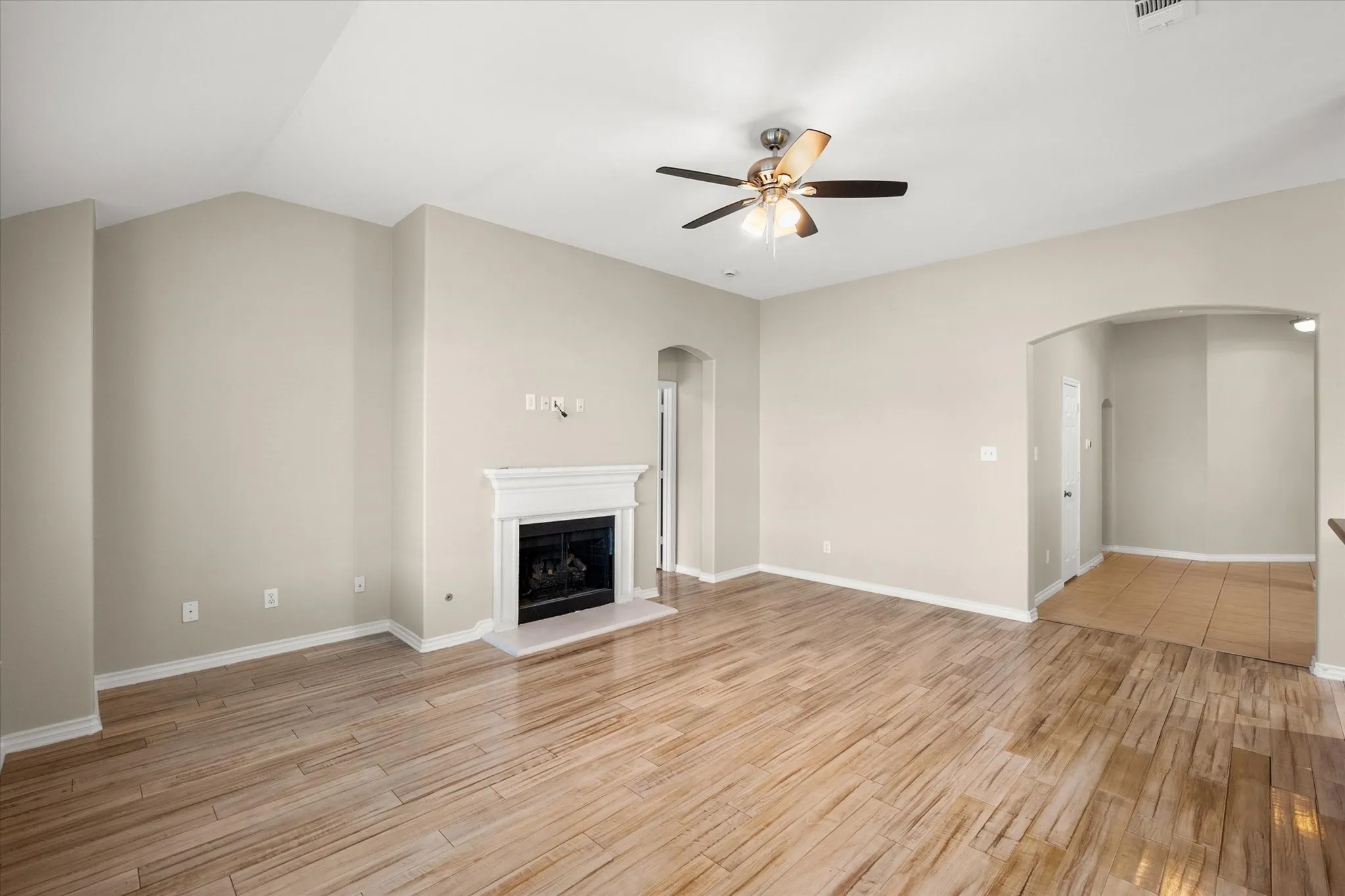 Single Family Residence For Rent in Tarrant County , 7363 Estela, Grand Prairie, Texas 75054, 4 Bedroom, 2 Bathroom, 2 Garage spaces, 2,104 Sqft, built in 2006, mls#21415261, Real Estate Agent in Grand Prairie, Homes For Rent in Tarrant county, Homes For Rent in Grand Prairie, Realtor in Grand Prairie Texas, Real Estate Brokerage Independent Realty Texas, Luminita Cordes Realtor