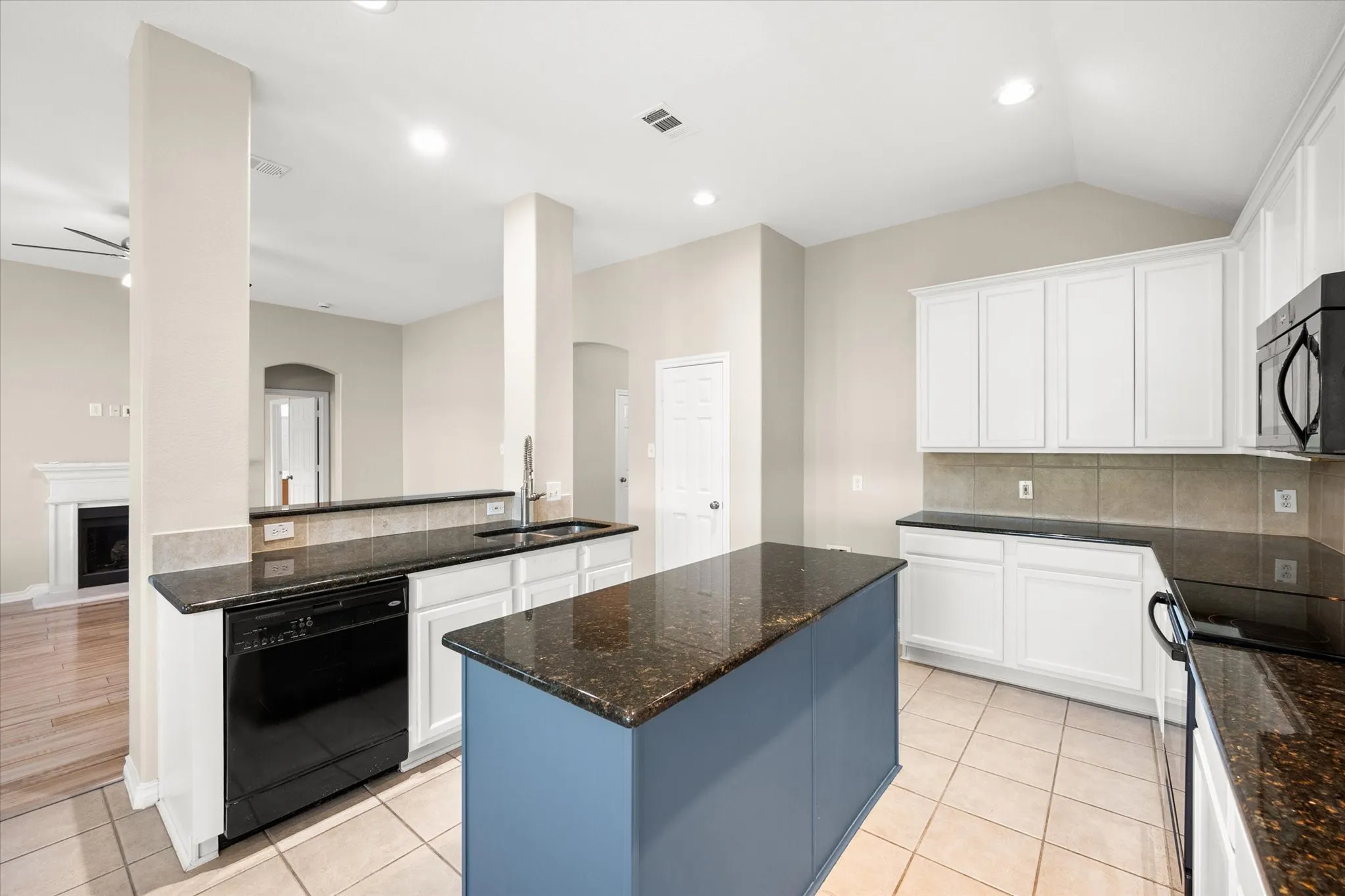 Single Family Residence For Rent in Tarrant County , 7363 Estela, Grand Prairie, Texas 75054, 4 Bedroom, 2 Bathroom, 2 Garage spaces, 2,104 Sqft, built in 2006, mls#21415261, Real Estate Agent in Grand Prairie, Homes For Rent in Tarrant county, Homes For Rent in Grand Prairie, Realtor in Grand Prairie Texas, Real Estate Brokerage Independent Realty Texas, Luminita Cordes Realtor