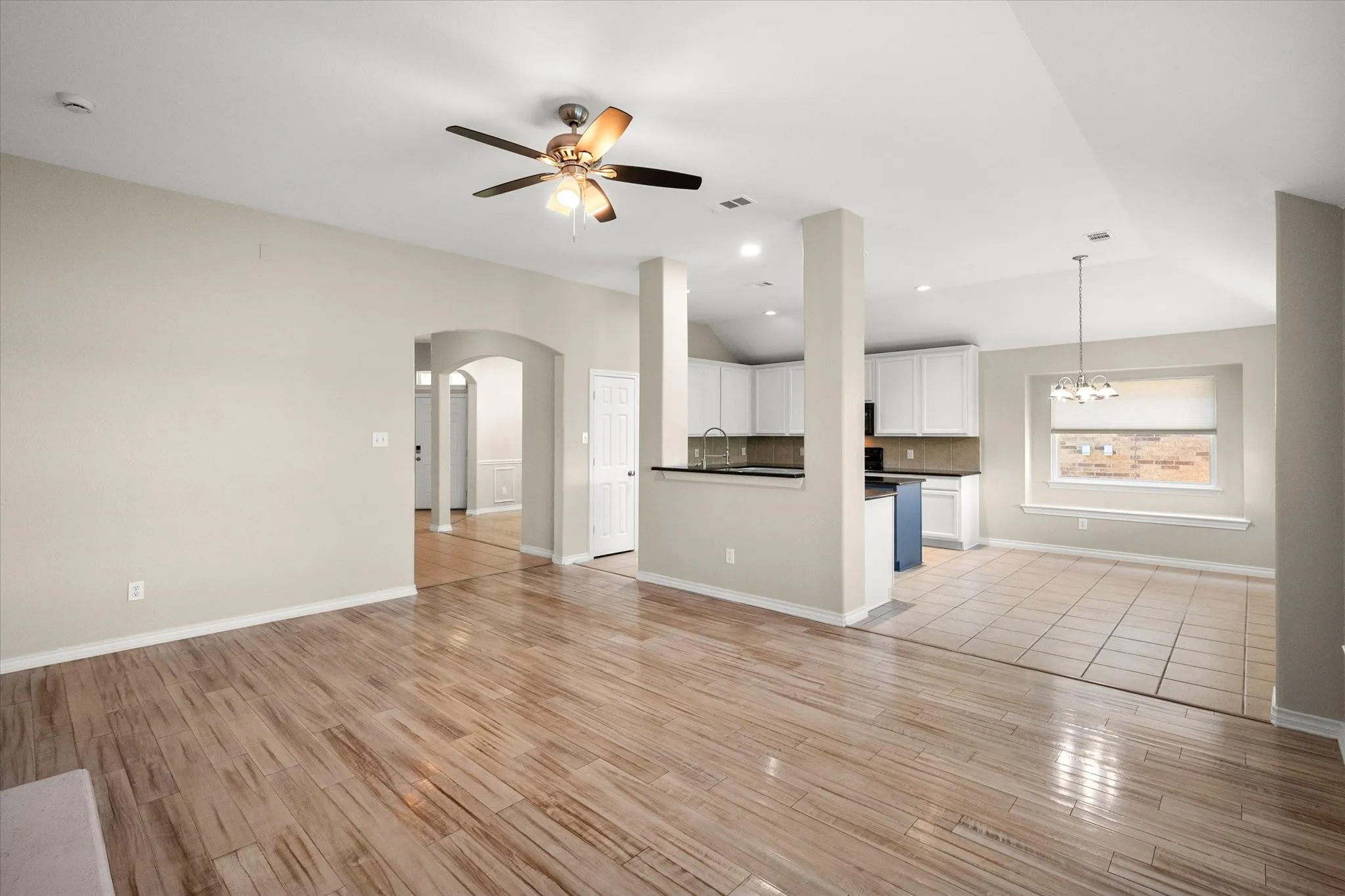 Single Family Residence For Rent in Tarrant County , 7363 Estela, Grand Prairie, Texas 75054, 4 Bedroom, 2 Bathroom, 2 Garage spaces, 2,104 Sqft, built in 2006, mls#21415261, Real Estate Agent in Grand Prairie, Homes For Rent in Tarrant county, Homes For Rent in Grand Prairie, Realtor in Grand Prairie Texas, Real Estate Brokerage Independent Realty Texas, Luminita Cordes Realtor