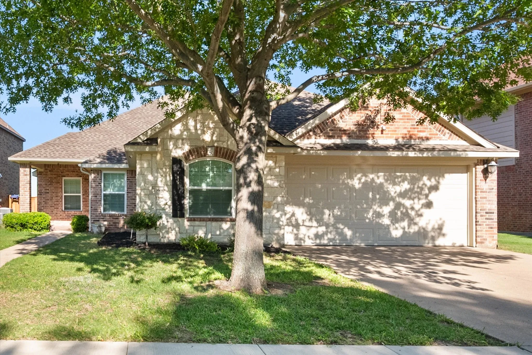 Single Family Residence For Rent in Tarrant County , 7363 Estela, Grand Prairie, Texas 75054, 4 Bedroom, 2 Bathroom, 2 Garage spaces, 2,104 Sqft, built in 2006, mls#21415261, Real Estate Agent in Grand Prairie, Homes For Rent in Tarrant county, Homes For Rent in Grand Prairie, Realtor in Grand Prairie Texas, Real Estate Brokerage Independent Realty Texas, Luminita Cordes Realtor