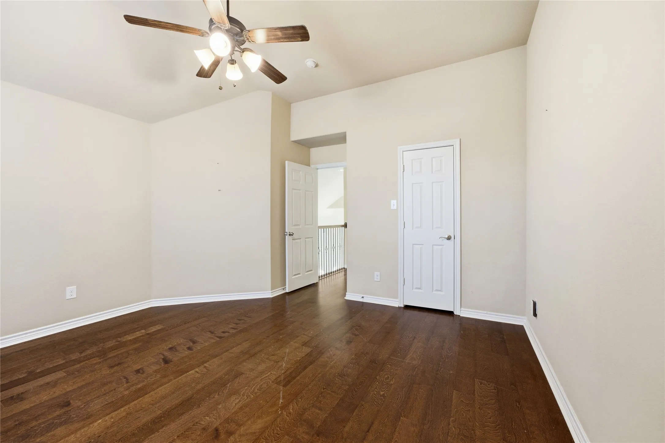 Spacious bedroom with abundant natural lighting and room to live.