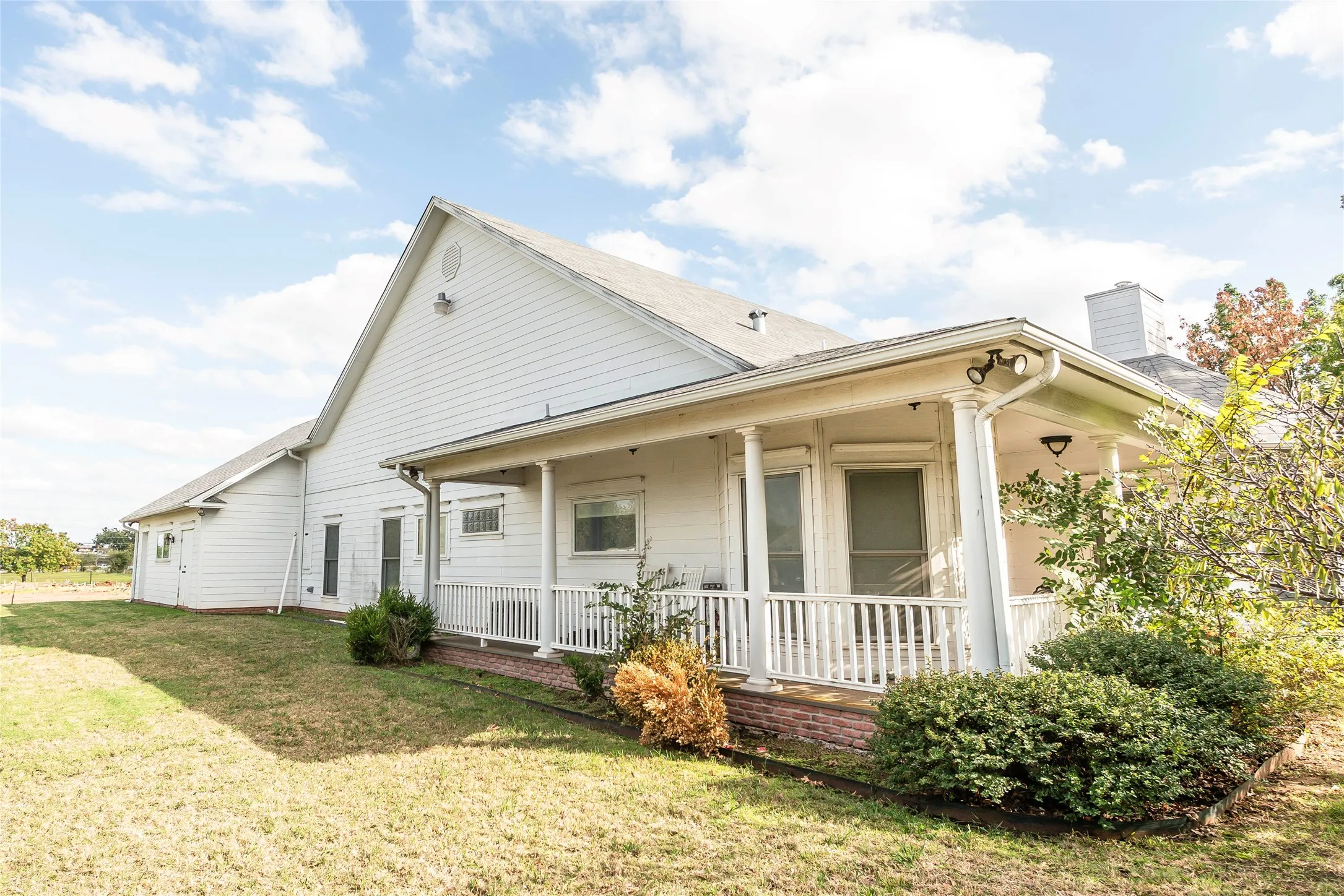 Single Family Residence For Sale in Montague County , 206 Poplar Street, Nocona, Texas 76255, 3 Bedroom, 2 Bathroom, 2 Garage spaces, 2,721 Sqft, built in 1961, mls#21415545, Real Estate Agent in Nocona, Homes For Sale in Montague county, Homes For Sale in Nocona, Realtor in Nocona Texas, Real Estate Brokerage Independent Realty Texas, Luminita Cordes Realtor