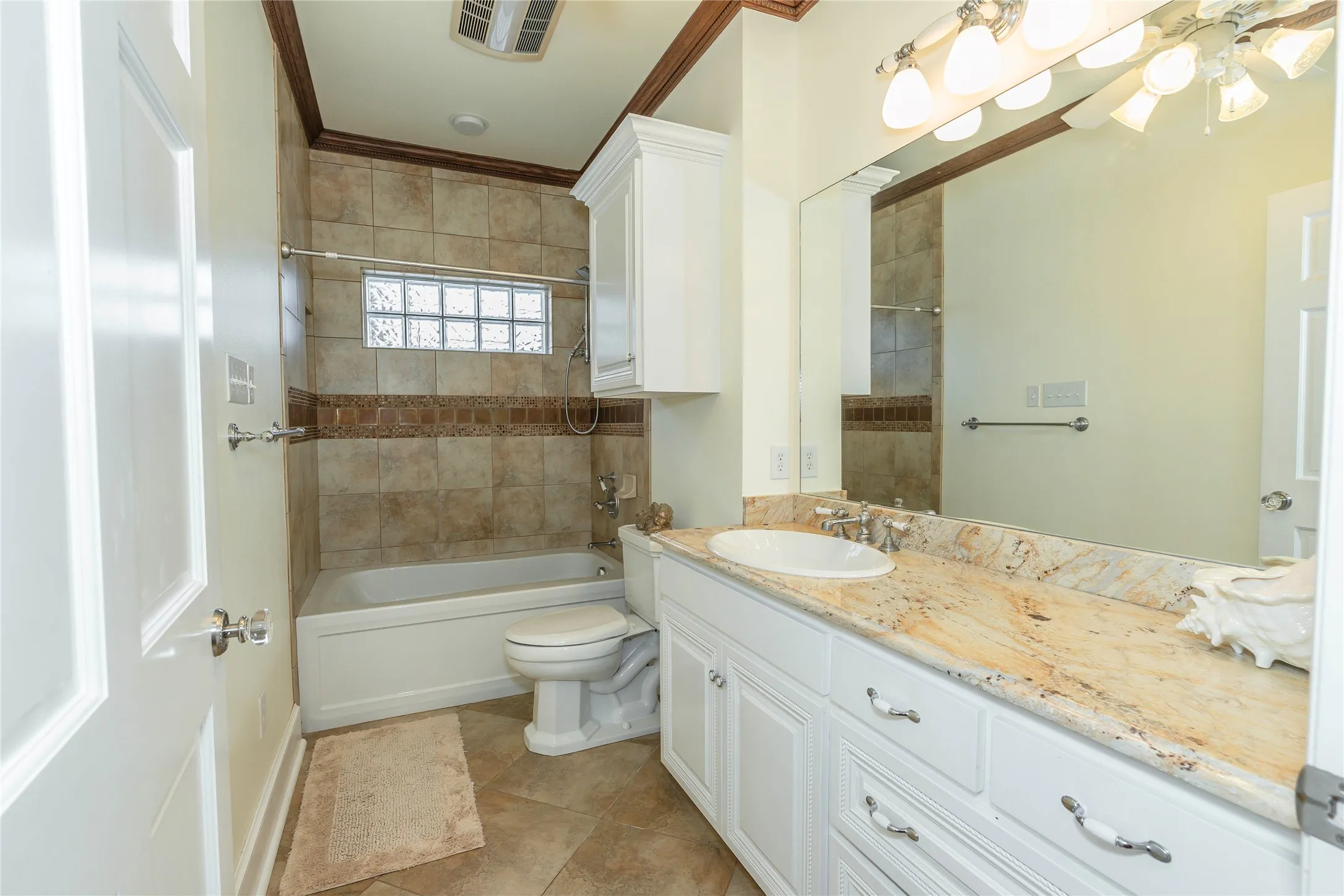 Single Family Residence For Sale in Montague County , 206 Poplar Street, Nocona, Texas 76255, 3 Bedroom, 2 Bathroom, 2 Garage spaces, 2,721 Sqft, built in 1961, mls#21415545, Real Estate Agent in Nocona, Homes For Sale in Montague county, Homes For Sale in Nocona, Realtor in Nocona Texas, Real Estate Brokerage Independent Realty Texas, Luminita Cordes Realtor