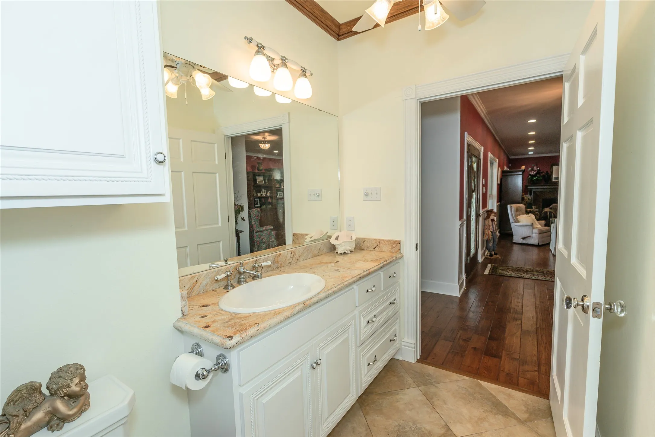 Single Family Residence For Sale in Montague County , 206 Poplar Street, Nocona, Texas 76255, 3 Bedroom, 2 Bathroom, 2 Garage spaces, 2,721 Sqft, built in 1961, mls#21415545, Real Estate Agent in Nocona, Homes For Sale in Montague county, Homes For Sale in Nocona, Realtor in Nocona Texas, Real Estate Brokerage Independent Realty Texas, Luminita Cordes Realtor