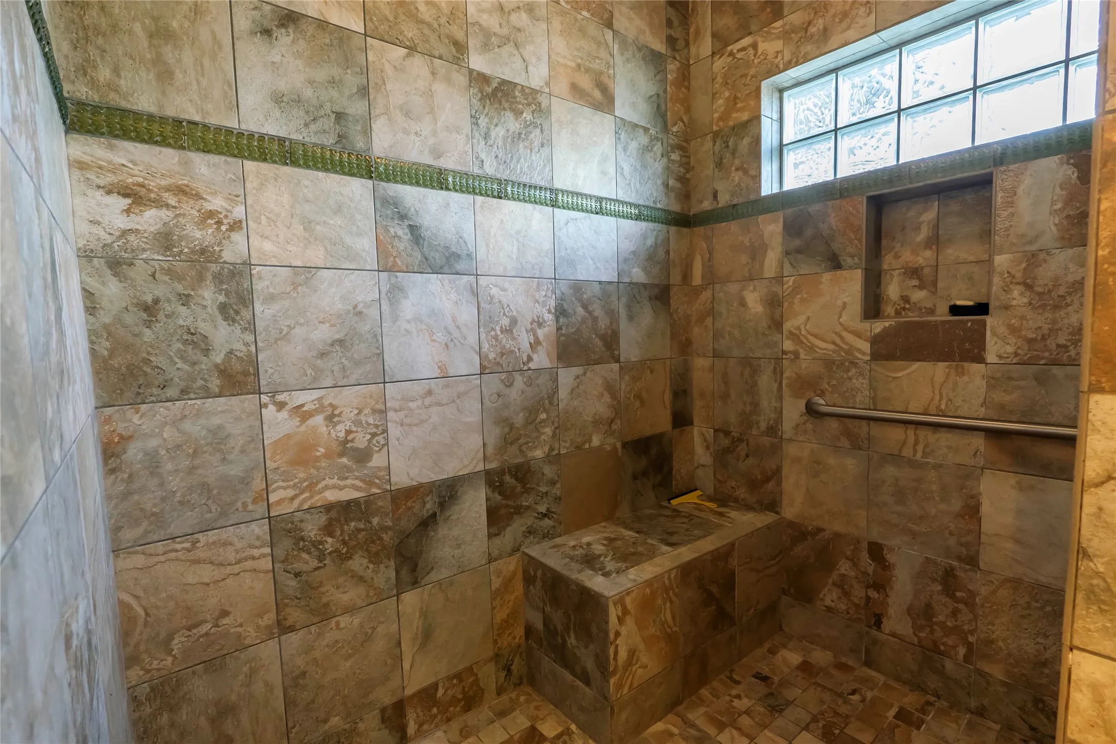 Single Family Residence For Sale in Montague County , 206 Poplar Street, Nocona, Texas 76255, 3 Bedroom, 2 Bathroom, 2 Garage spaces, 2,721 Sqft, built in 1961, mls#21415545, Real Estate Agent in Nocona, Homes For Sale in Montague county, Homes For Sale in Nocona, Realtor in Nocona Texas, Real Estate Brokerage Independent Realty Texas, Luminita Cordes Realtor