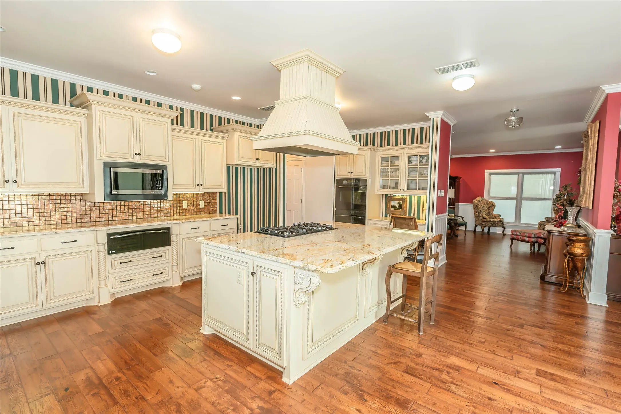 Single Family Residence For Sale in Montague County , 206 Poplar Street, Nocona, Texas 76255, 3 Bedroom, 2 Bathroom, 2 Garage spaces, 2,721 Sqft, built in 1961, mls#21415545, Real Estate Agent in Nocona, Homes For Sale in Montague county, Homes For Sale in Nocona, Realtor in Nocona Texas, Real Estate Brokerage Independent Realty Texas, Luminita Cordes Realtor