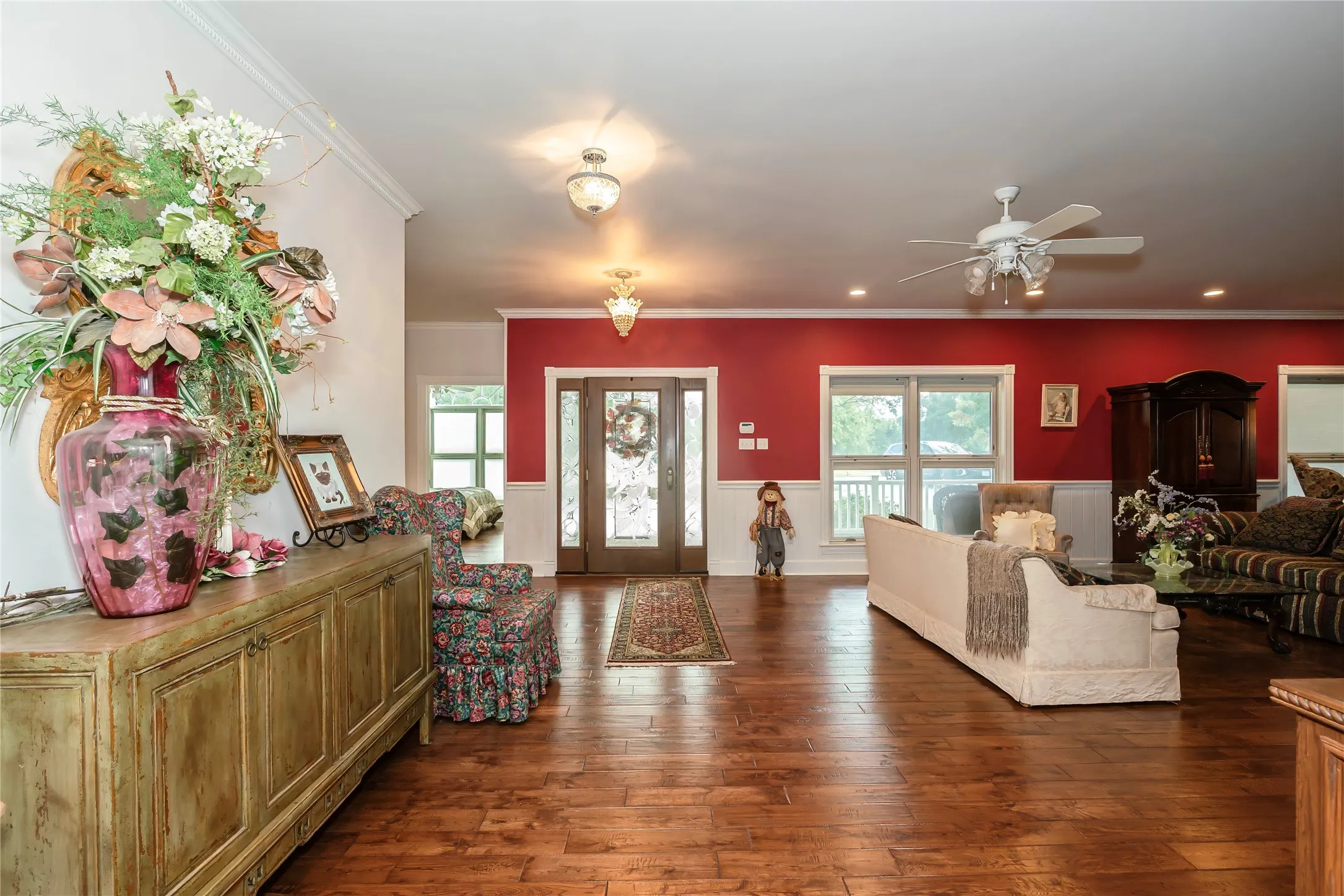 Single Family Residence For Sale in Montague County , 206 Poplar Street, Nocona, Texas 76255, 3 Bedroom, 2 Bathroom, 2 Garage spaces, 2,721 Sqft, built in 1961, mls#21415545, Real Estate Agent in Nocona, Homes For Sale in Montague county, Homes For Sale in Nocona, Realtor in Nocona Texas, Real Estate Brokerage Independent Realty Texas, Luminita Cordes Realtor
