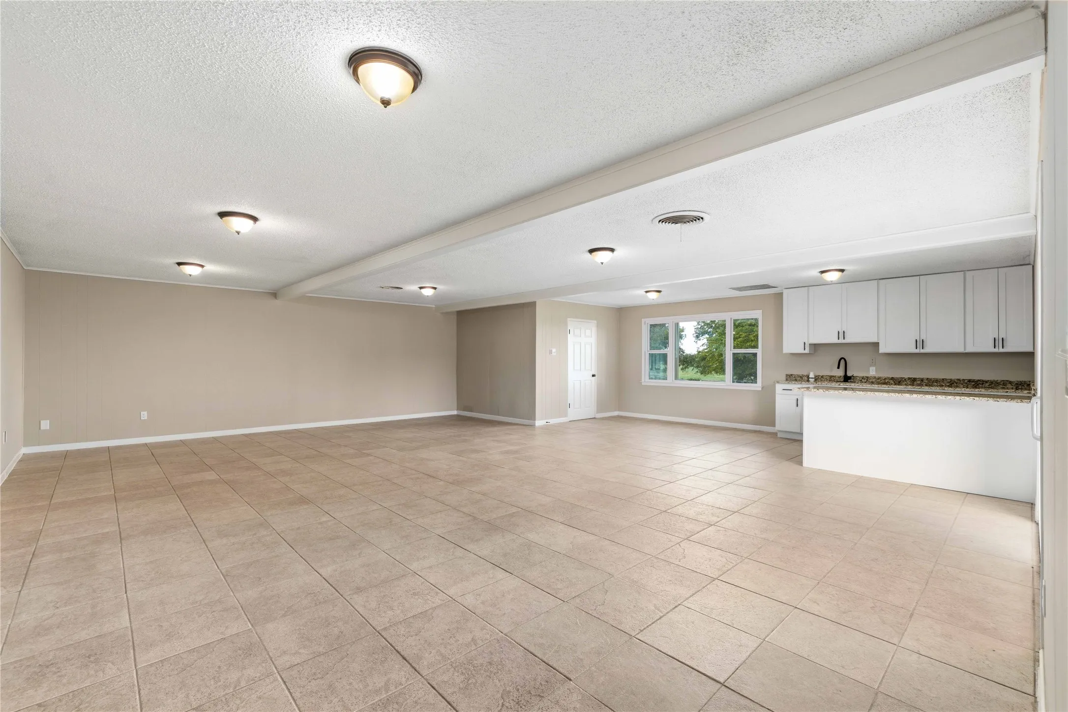 Single Family Residence For Sale in Brown County , 1822 VINE Street, Brownwood, Texas 75801, 4 Bedroom, 3 Bathroom, Garage spaces, 3,417 Sqft, built in 1980, mls#21414453, Real Estate Agent in Brownwood, Homes For Sale in Brown county, Homes For Sale in Brownwood, Realtor in Brownwood Texas, Real Estate Brokerage Independent Realty Texas, Luminita Cordes Realtor