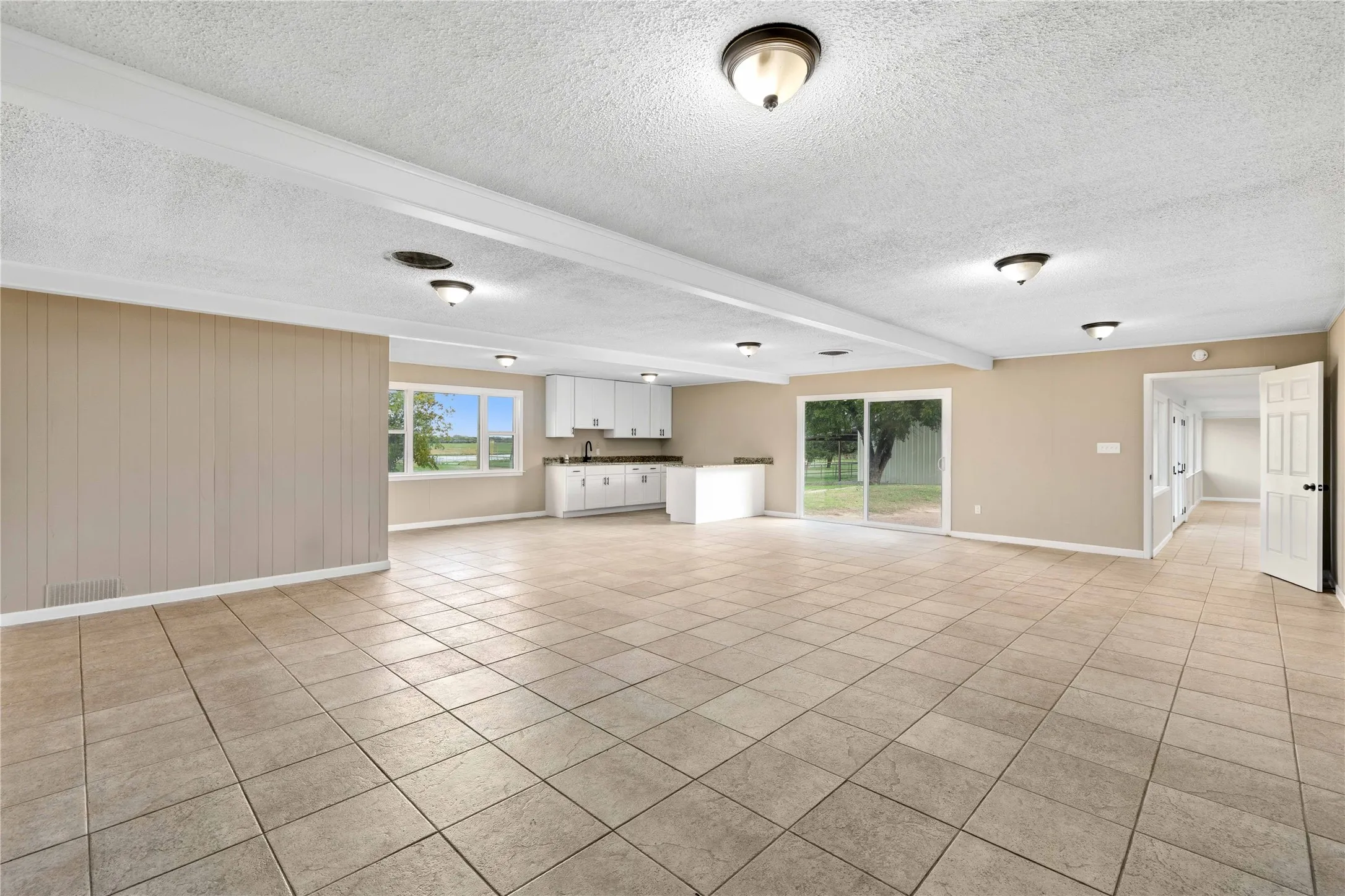 Single Family Residence For Sale in Brown County , 1822 VINE Street, Brownwood, Texas 75801, 4 Bedroom, 3 Bathroom, Garage spaces, 3,417 Sqft, built in 1980, mls#21414453, Real Estate Agent in Brownwood, Homes For Sale in Brown county, Homes For Sale in Brownwood, Realtor in Brownwood Texas, Real Estate Brokerage Independent Realty Texas, Luminita Cordes Realtor