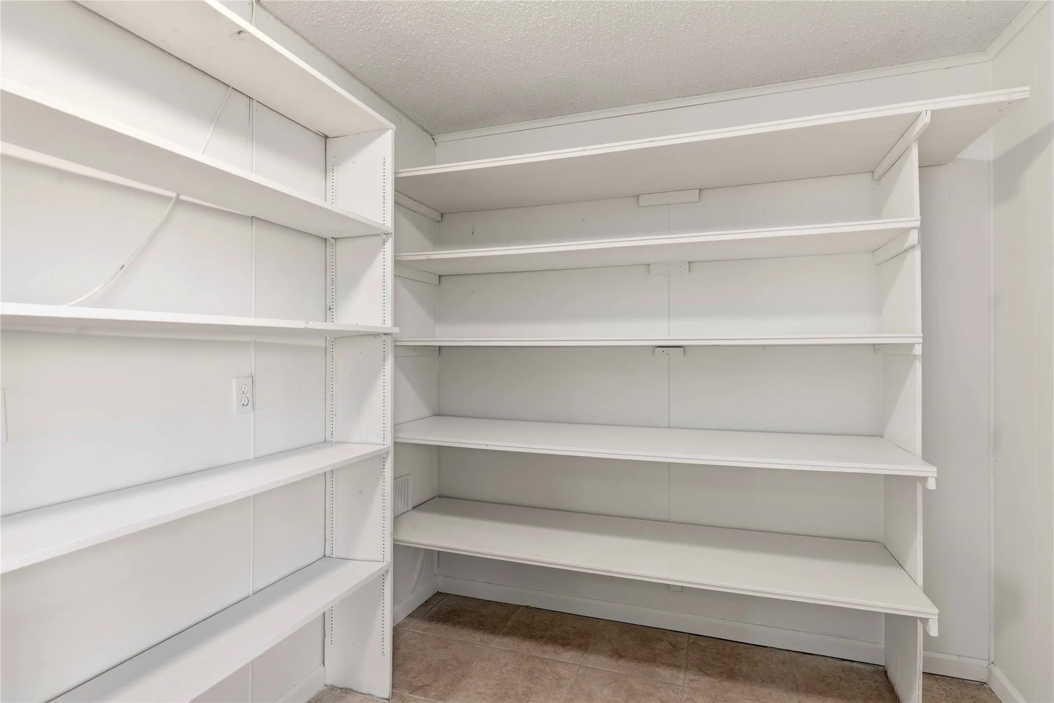 Single Family Residence For Sale in Brown County , 1822 VINE Street, Brownwood, Texas 75801, 4 Bedroom, 3 Bathroom, Garage spaces, 3,417 Sqft, built in 1980, mls#21414453, Real Estate Agent in Brownwood, Homes For Sale in Brown county, Homes For Sale in Brownwood, Realtor in Brownwood Texas, Real Estate Brokerage Independent Realty Texas, Luminita Cordes Realtor