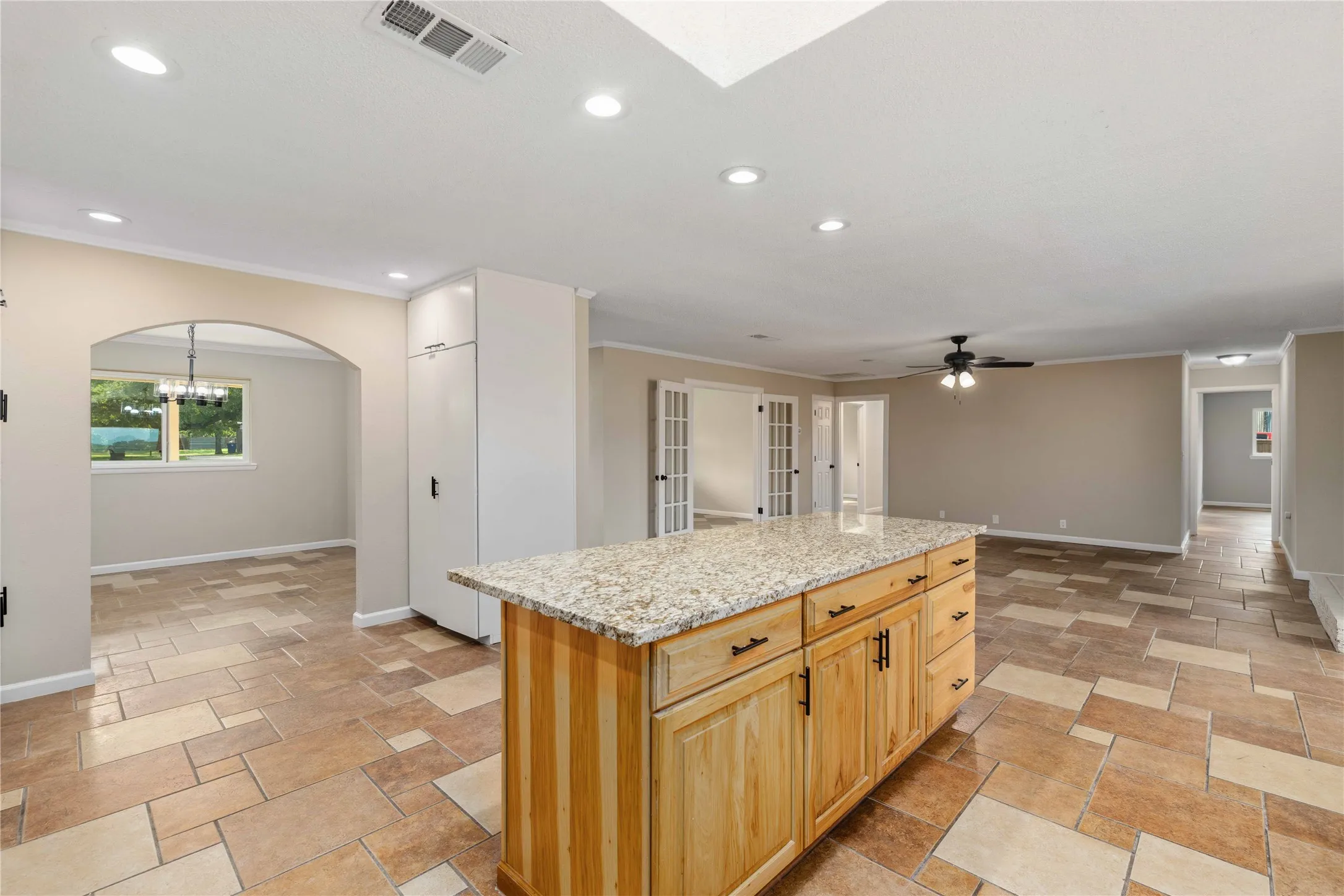 Single Family Residence For Sale in Brown County , 1822 VINE Street, Brownwood, Texas 75801, 4 Bedroom, 3 Bathroom, Garage spaces, 3,417 Sqft, built in 1980, mls#21414453, Real Estate Agent in Brownwood, Homes For Sale in Brown county, Homes For Sale in Brownwood, Realtor in Brownwood Texas, Real Estate Brokerage Independent Realty Texas, Luminita Cordes Realtor