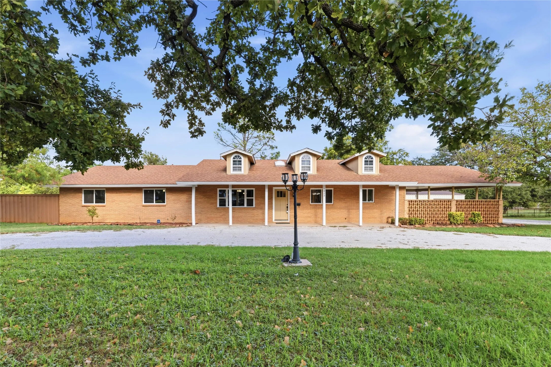 Single Family Residence For Sale in Brown County , 1822 VINE Street, Brownwood, Texas 75801, 4 Bedroom, 3 Bathroom, Garage spaces, 3,417 Sqft, built in 1980, mls#21414453, Real Estate Agent in Brownwood, Homes For Sale in Brown county, Homes For Sale in Brownwood, Realtor in Brownwood Texas, Real Estate Brokerage Independent Realty Texas, Luminita Cordes Realtor