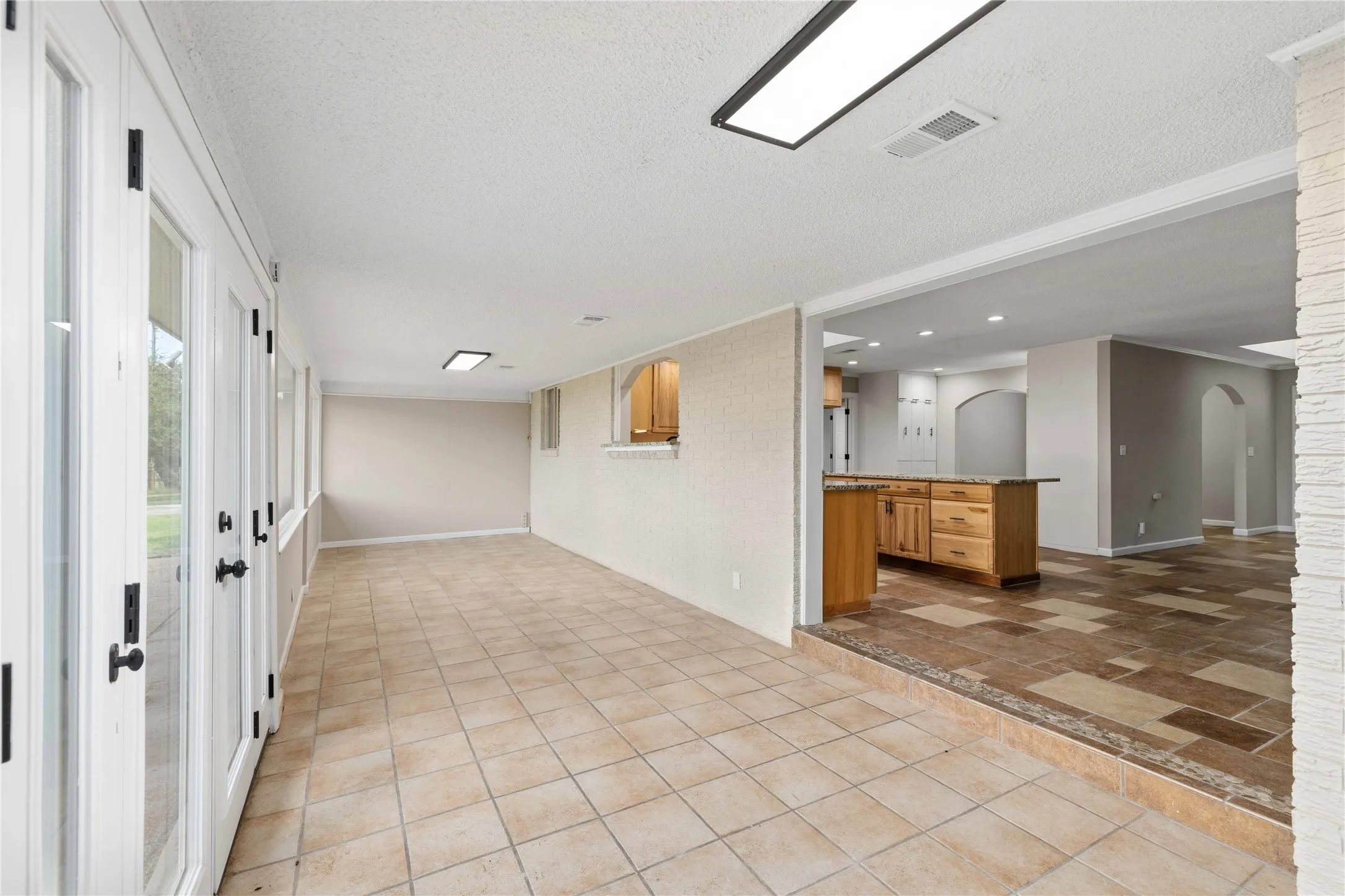 Single Family Residence For Sale in Brown County , 1822 VINE Street, Brownwood, Texas 75801, 4 Bedroom, 3 Bathroom, Garage spaces, 3,417 Sqft, built in 1980, mls#21414453, Real Estate Agent in Brownwood, Homes For Sale in Brown county, Homes For Sale in Brownwood, Realtor in Brownwood Texas, Real Estate Brokerage Independent Realty Texas, Luminita Cordes Realtor