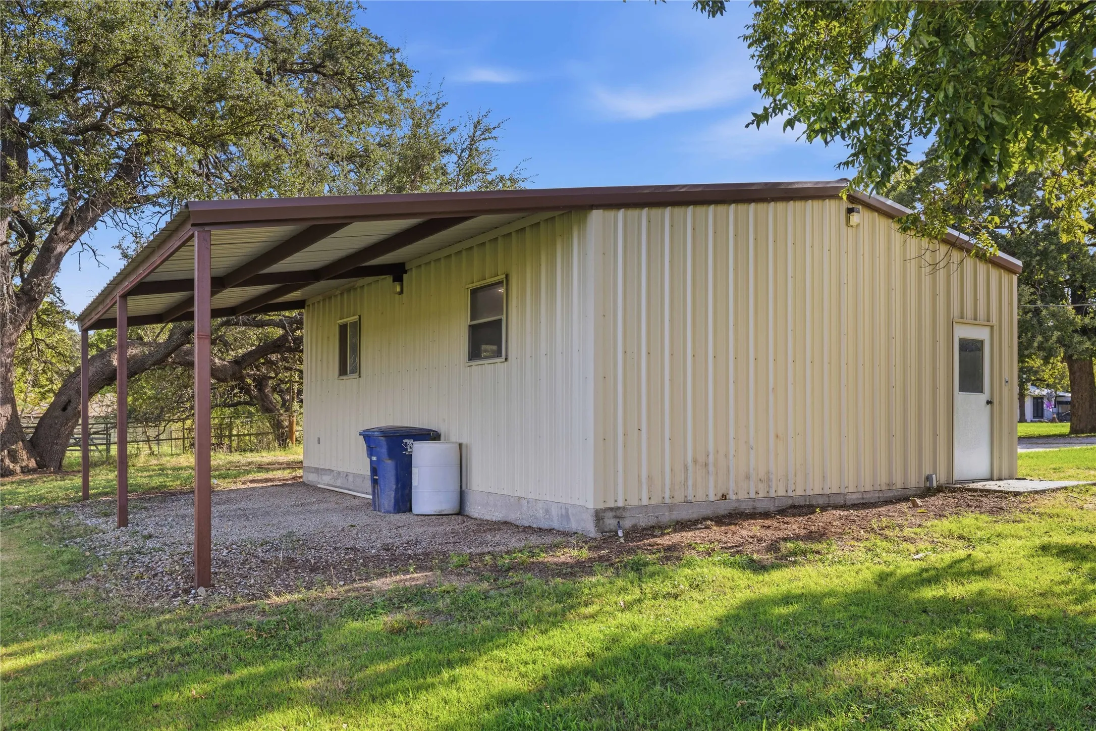Single Family Residence For Sale in Brown County , 1822 VINE Street, Brownwood, Texas 75801, 4 Bedroom, 3 Bathroom, Garage spaces, 3,417 Sqft, built in 1980, mls#21414453, Real Estate Agent in Brownwood, Homes For Sale in Brown county, Homes For Sale in Brownwood, Realtor in Brownwood Texas, Real Estate Brokerage Independent Realty Texas, Luminita Cordes Realtor
