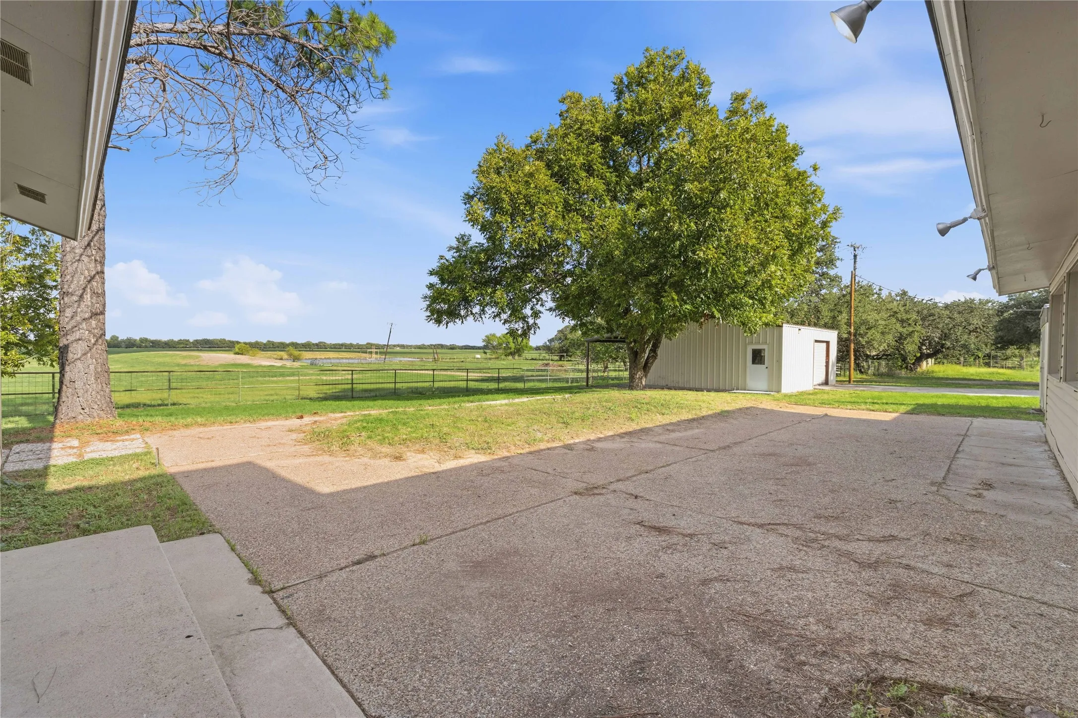 Single Family Residence For Sale in Brown County , 1822 VINE Street, Brownwood, Texas 75801, 4 Bedroom, 3 Bathroom, Garage spaces, 3,417 Sqft, built in 1980, mls#21414453, Real Estate Agent in Brownwood, Homes For Sale in Brown county, Homes For Sale in Brownwood, Realtor in Brownwood Texas, Real Estate Brokerage Independent Realty Texas, Luminita Cordes Realtor