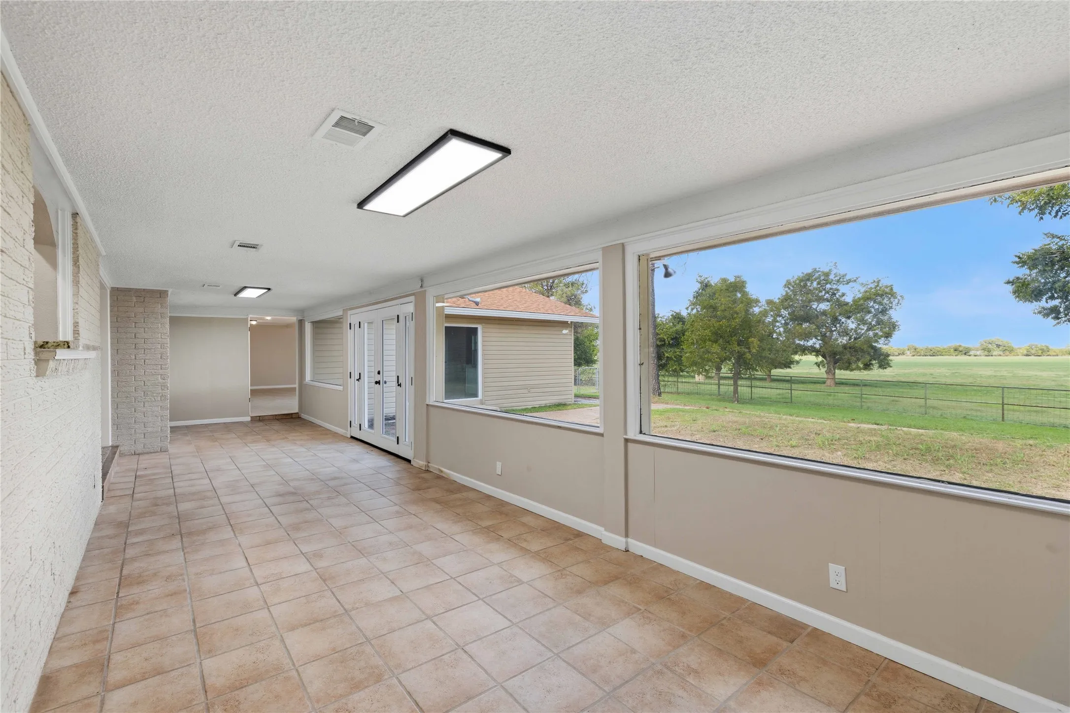 Single Family Residence For Sale in Brown County , 1822 VINE Street, Brownwood, Texas 75801, 4 Bedroom, 3 Bathroom, Garage spaces, 3,417 Sqft, built in 1980, mls#21414453, Real Estate Agent in Brownwood, Homes For Sale in Brown county, Homes For Sale in Brownwood, Realtor in Brownwood Texas, Real Estate Brokerage Independent Realty Texas, Luminita Cordes Realtor