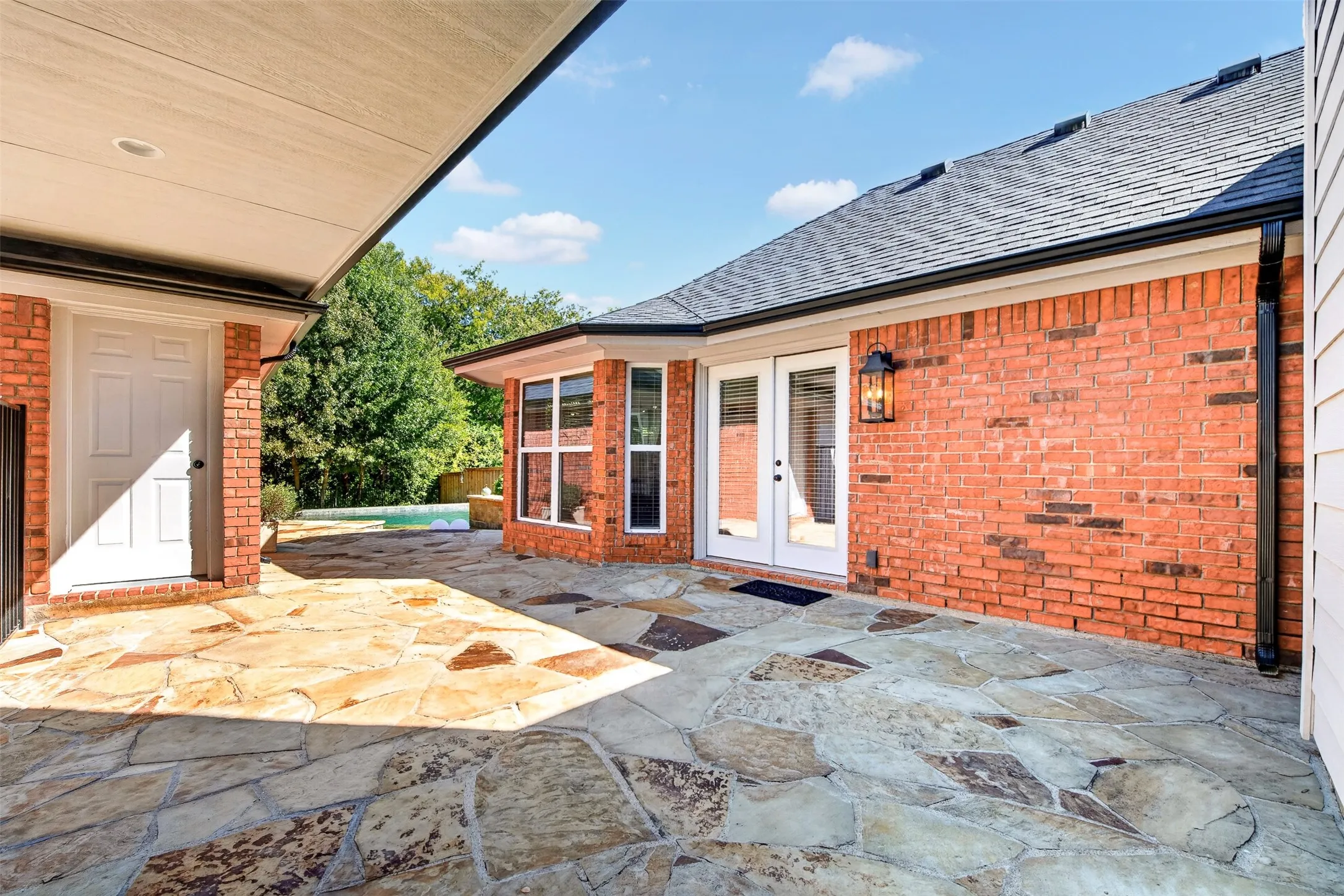 Single Family Residence For Sale in Denton County , 2908 Brush Creek Lane, Flower Mound, Texas 75028, 3 Bedroom, 2 Bathroom, 2 Garage spaces, 2,266 Sqft, built in 1991, mls#21402994, Real Estate Agent in Flower Mound, Homes For Sale in Denton county, Homes For Sale in Flower Mound, Realtor in Flower Mound Texas, Real Estate Brokerage Independent Realty Texas, Luminita Cordes Realtor