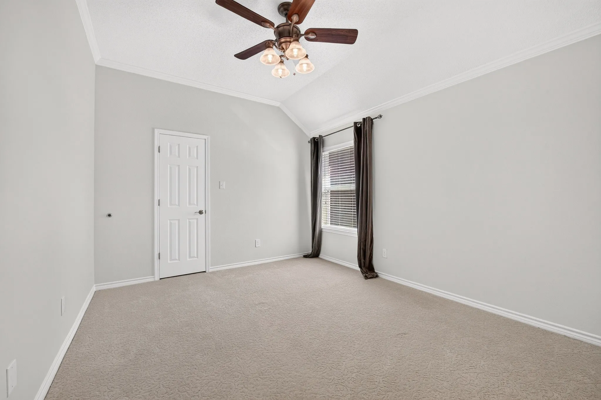 Single Family Residence For Sale in Denton County , 2908 Brush Creek Lane, Flower Mound, Texas 75028, 3 Bedroom, 2 Bathroom, 2 Garage spaces, 2,266 Sqft, built in 1991, mls#21402994, Real Estate Agent in Flower Mound, Homes For Sale in Denton county, Homes For Sale in Flower Mound, Realtor in Flower Mound Texas, Real Estate Brokerage Independent Realty Texas, Luminita Cordes Realtor