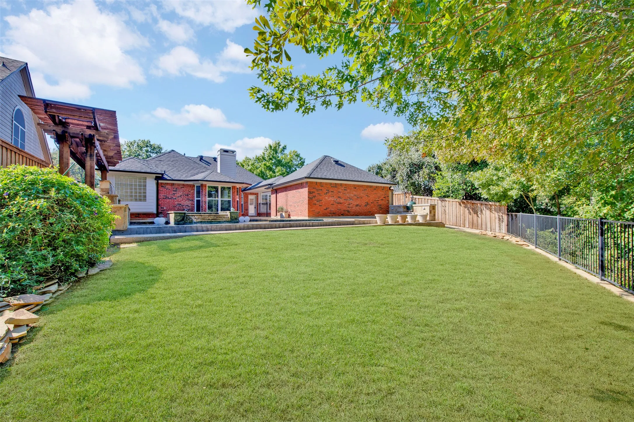 Single Family Residence For Sale in Denton County , 2908 Brush Creek Lane, Flower Mound, Texas 75028, 3 Bedroom, 2 Bathroom, 2 Garage spaces, 2,266 Sqft, built in 1991, mls#21402994, Real Estate Agent in Flower Mound, Homes For Sale in Denton county, Homes For Sale in Flower Mound, Realtor in Flower Mound Texas, Real Estate Brokerage Independent Realty Texas, Luminita Cordes Realtor