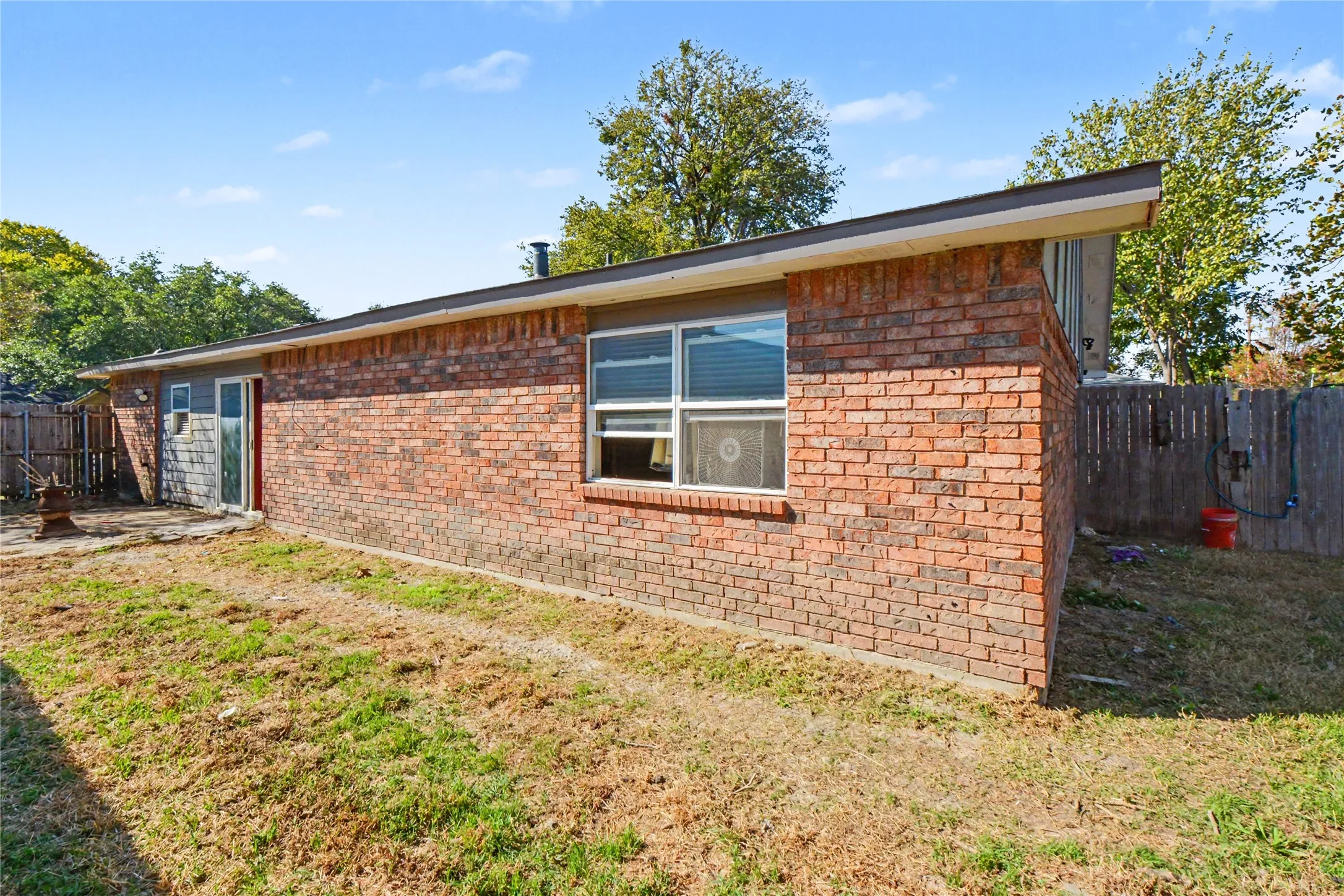 Single Family Residence For Sale in Rockwall County , 8713 Willowbrook Drive, Rowlett, Texas 75088, 3 Bedroom, 2 Bathroom, 2 Garage spaces, 1,633 Sqft, built in 1983, mls#21415693, Real Estate Agent in Rowlett, Homes For Sale in Rockwall county, Homes For Sale in Rowlett, Realtor in Rowlett Texas, Real Estate Brokerage Independent Realty Texas, Luminita Cordes Realtor