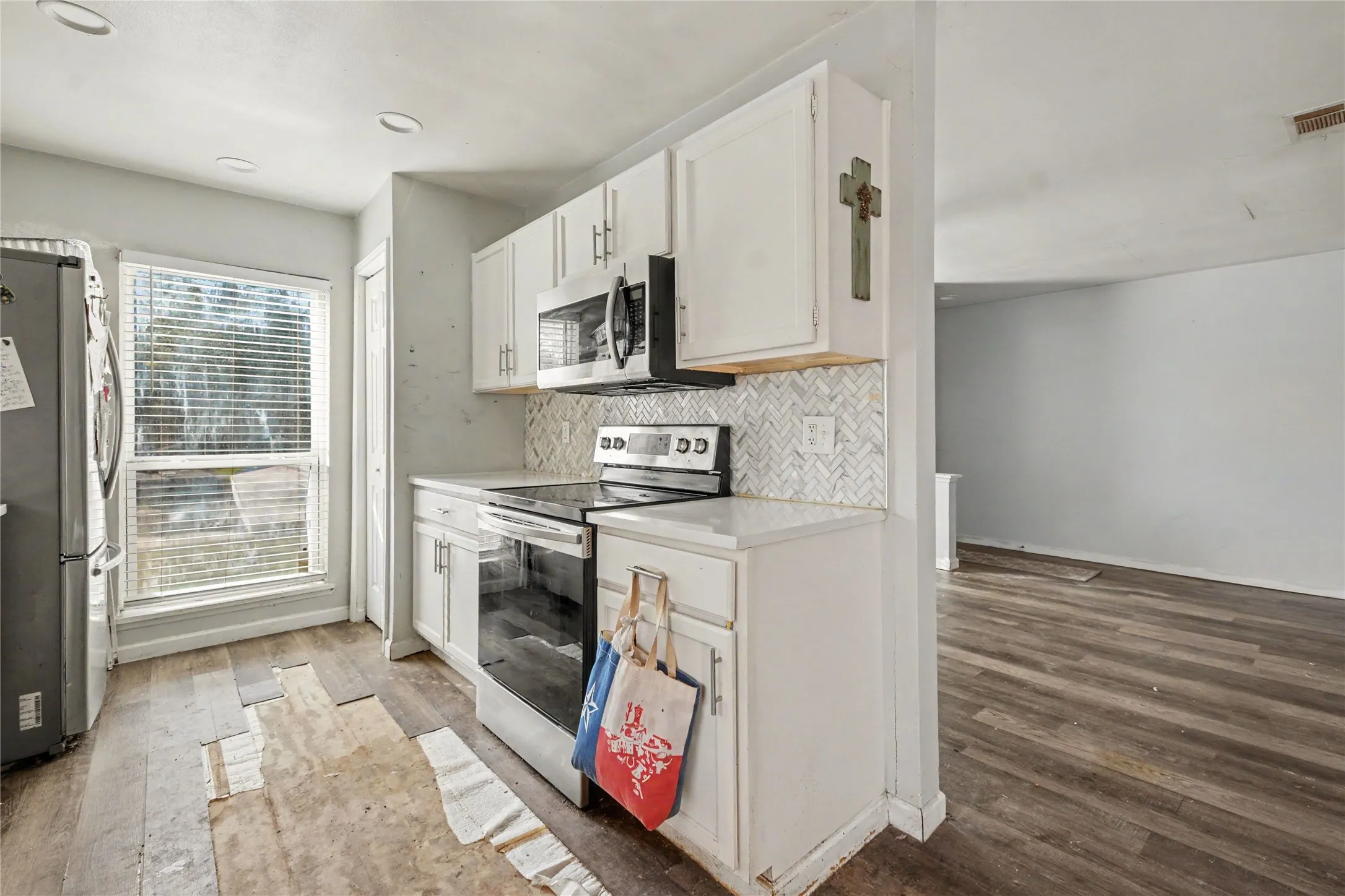 Single Family Residence For Sale in Rockwall County , 8713 Willowbrook Drive, Rowlett, Texas 75088, 3 Bedroom, 2 Bathroom, 2 Garage spaces, 1,633 Sqft, built in 1983, mls#21415693, Real Estate Agent in Rowlett, Homes For Sale in Rockwall county, Homes For Sale in Rowlett, Realtor in Rowlett Texas, Real Estate Brokerage Independent Realty Texas, Luminita Cordes Realtor