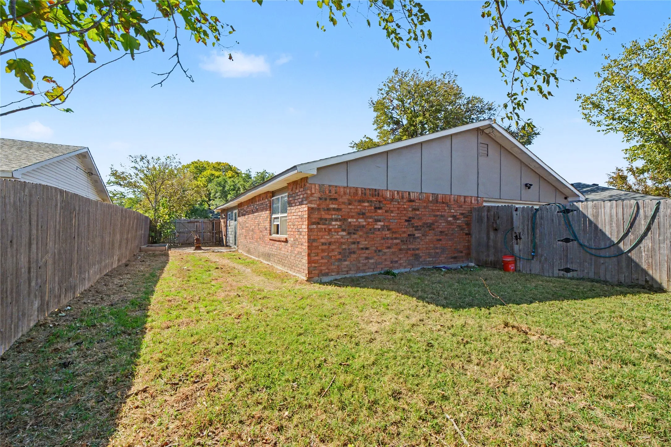 Single Family Residence For Sale in Rockwall County , 8713 Willowbrook Drive, Rowlett, Texas 75088, 3 Bedroom, 2 Bathroom, 2 Garage spaces, 1,633 Sqft, built in 1983, mls#21415693, Real Estate Agent in Rowlett, Homes For Sale in Rockwall county, Homes For Sale in Rowlett, Realtor in Rowlett Texas, Real Estate Brokerage Independent Realty Texas, Luminita Cordes Realtor