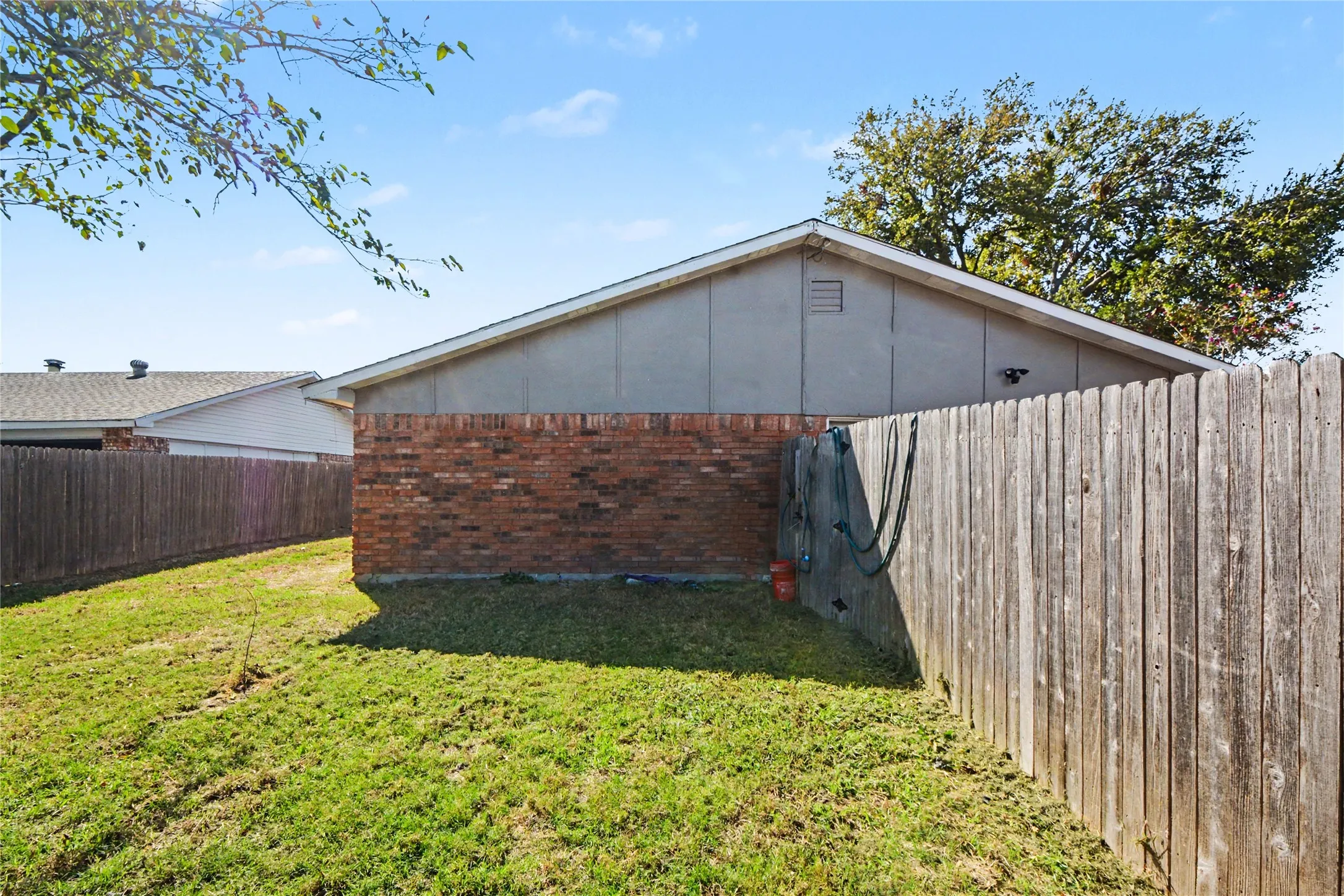 Single Family Residence For Sale in Rockwall County , 8713 Willowbrook Drive, Rowlett, Texas 75088, 3 Bedroom, 2 Bathroom, 2 Garage spaces, 1,633 Sqft, built in 1983, mls#21415693, Real Estate Agent in Rowlett, Homes For Sale in Rockwall county, Homes For Sale in Rowlett, Realtor in Rowlett Texas, Real Estate Brokerage Independent Realty Texas, Luminita Cordes Realtor