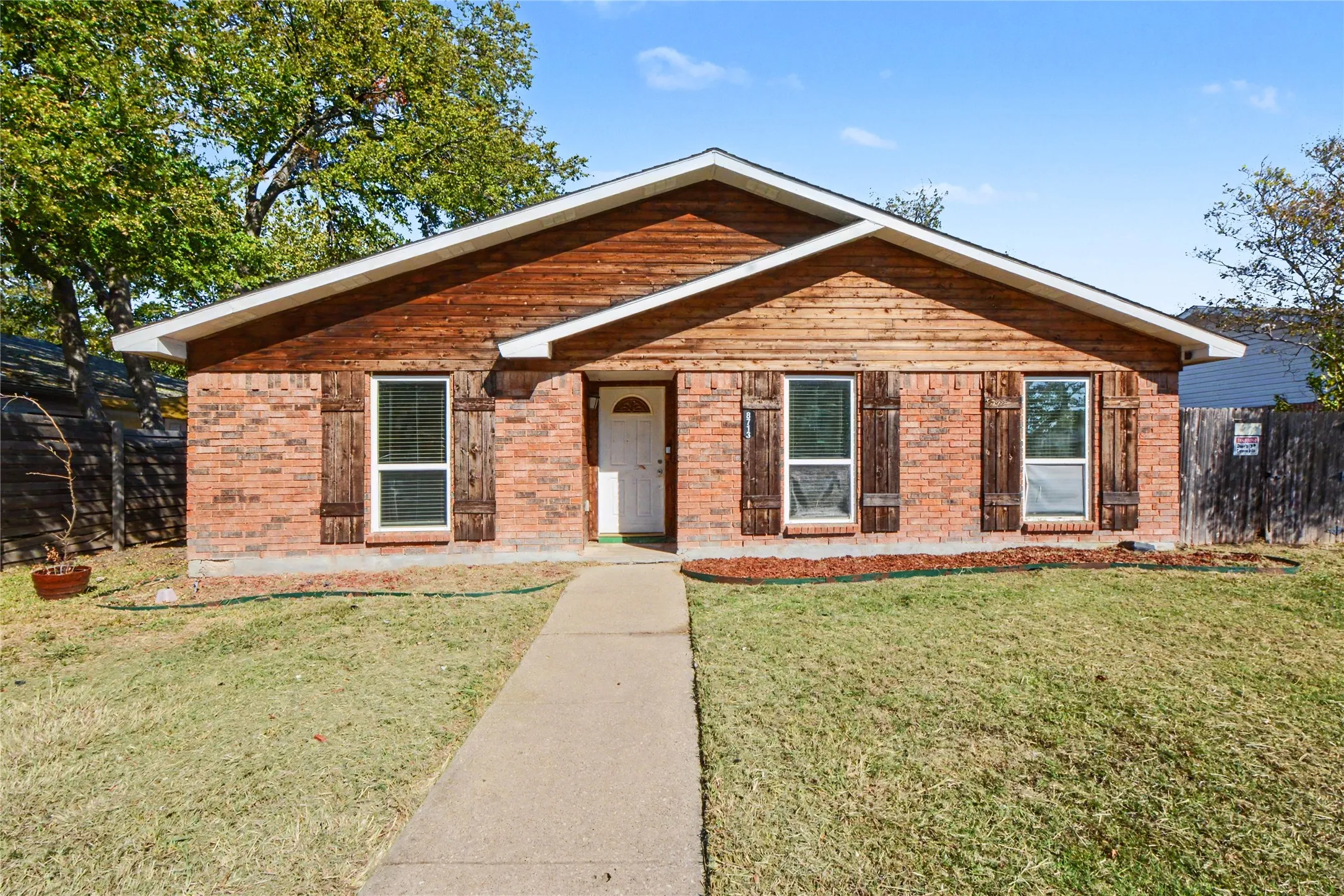 Single Family Residence For Sale in Rockwall County , 8713 Willowbrook Drive, Rowlett, Texas 75088, 3 Bedroom, 2 Bathroom, 2 Garage spaces, 1,633 Sqft, built in 1983, mls#21415693, Real Estate Agent in Rowlett, Homes For Sale in Rockwall county, Homes For Sale in Rowlett, Realtor in Rowlett Texas, Real Estate Brokerage Independent Realty Texas, Luminita Cordes Realtor