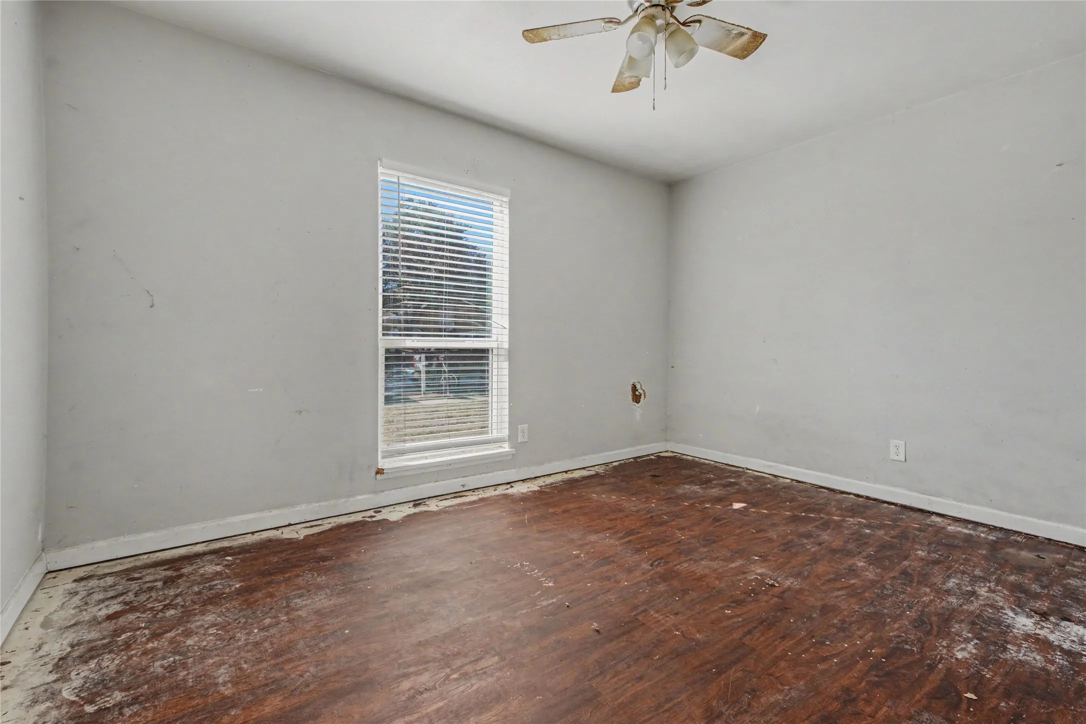 Single Family Residence For Sale in Rockwall County , 8713 Willowbrook Drive, Rowlett, Texas 75088, 3 Bedroom, 2 Bathroom, 2 Garage spaces, 1,633 Sqft, built in 1983, mls#21415693, Real Estate Agent in Rowlett, Homes For Sale in Rockwall county, Homes For Sale in Rowlett, Realtor in Rowlett Texas, Real Estate Brokerage Independent Realty Texas, Luminita Cordes Realtor