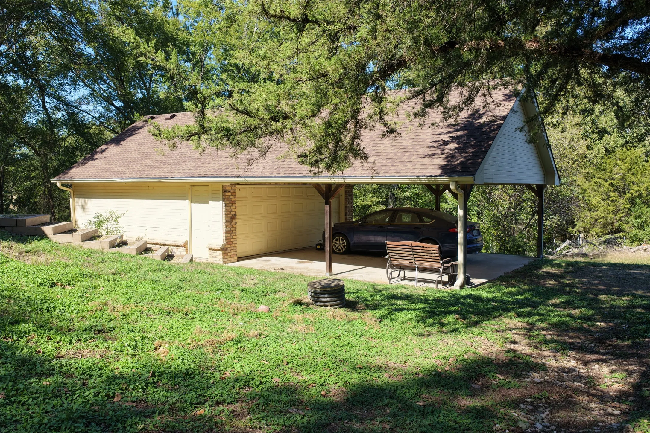 Single Family Residence For Sale in Navarro County , 3700 NE County Road 0095, Corsicana, Texas 75109, 3 Bedroom, 3 Bathroom, 4 Garage spaces, 1,858 Sqft, built in 2002, mls#21415513, Real Estate Agent in Corsicana, Homes For Sale in Navarro county, Homes For Sale in Corsicana, Realtor in Corsicana Texas, Real Estate Brokerage Independent Realty Texas, Luminita Cordes Realtor