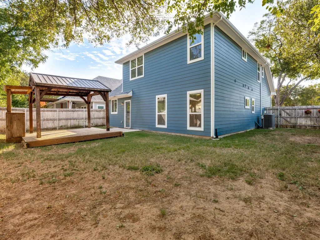 Single Family Residence For Sale in Dallas County , 336 Clark Street, Irving, Texas 75060, 4 Bedroom, 3 Bathroom, 2 Garage spaces, 2,392 Sqft, built in 2020, mls#21413352, Real Estate Agent in Irving, Homes For Sale in Dallas county, Homes For Sale in Irving, Realtor in Irving Texas, Real Estate Brokerage Independent Realty Texas, Luminita Cordes Realtor