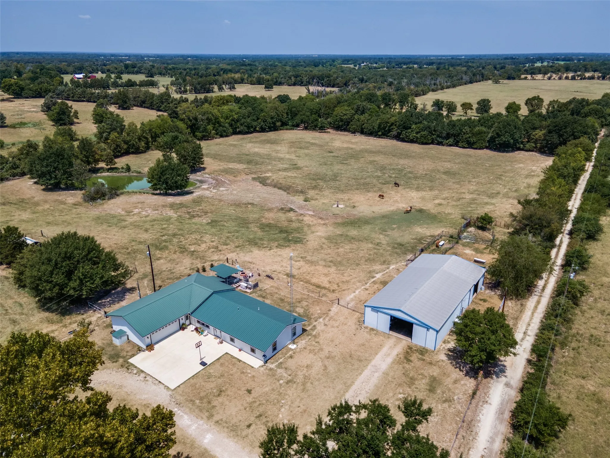 Single Family Residence For Sale in Van Zandt County , 200 Vz County Road 2403, Canton, Texas 75103, 4 Bedroom, 3 Bathroom, 2 Garage spaces, 2,376 Sqft, built in 1961, mls#21415354, Real Estate Agent in Canton, Homes For Sale in Van Zandt county, Homes For Sale in Canton, Realtor in Canton Texas, Real Estate Brokerage Independent Realty Texas, Luminita Cordes Realtor