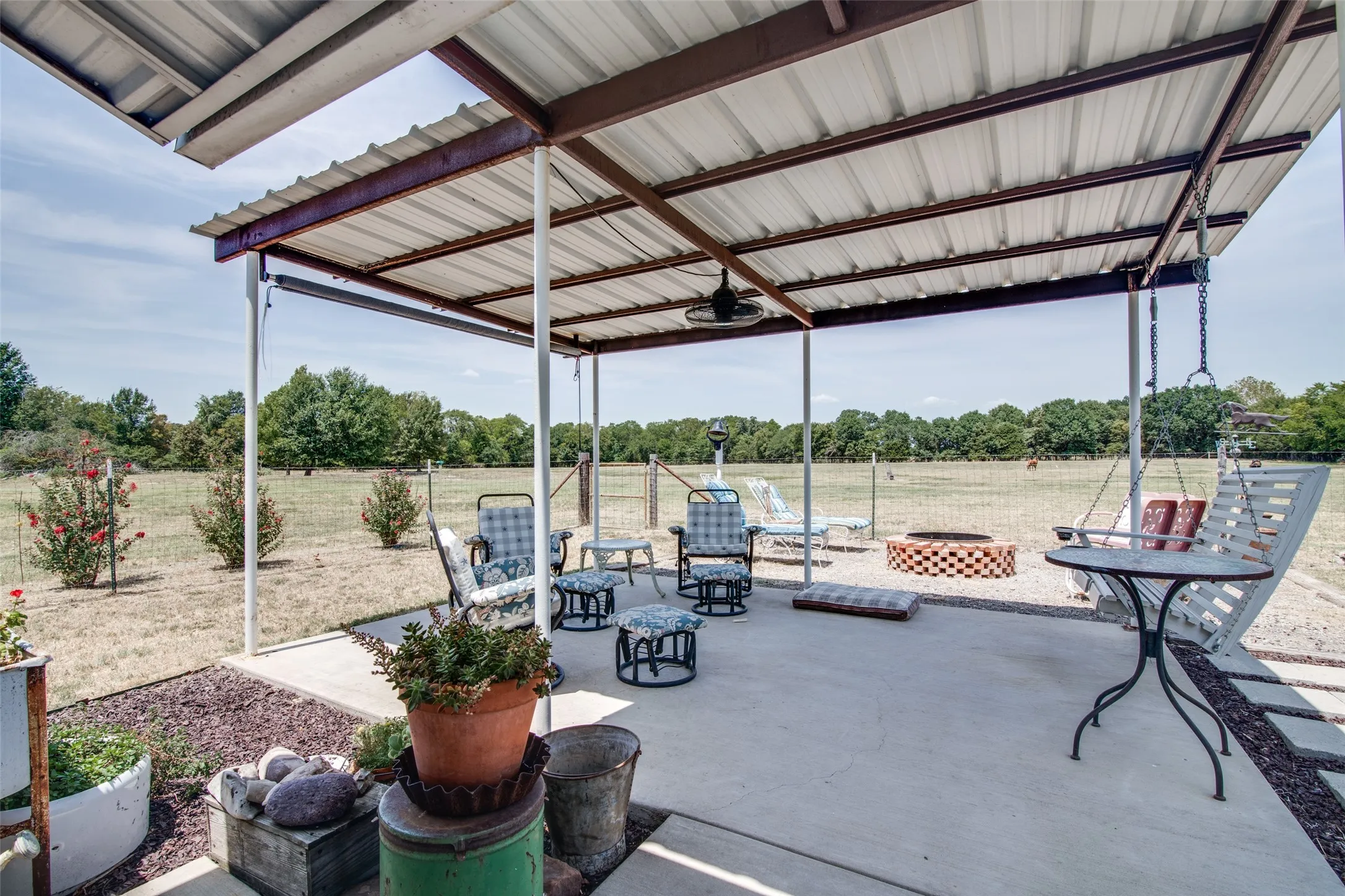 Single Family Residence For Sale in Van Zandt County , 200 Vz County Road 2403, Canton, Texas 75103, 4 Bedroom, 3 Bathroom, 2 Garage spaces, 2,376 Sqft, built in 1961, mls#21415354, Real Estate Agent in Canton, Homes For Sale in Van Zandt county, Homes For Sale in Canton, Realtor in Canton Texas, Real Estate Brokerage Independent Realty Texas, Luminita Cordes Realtor