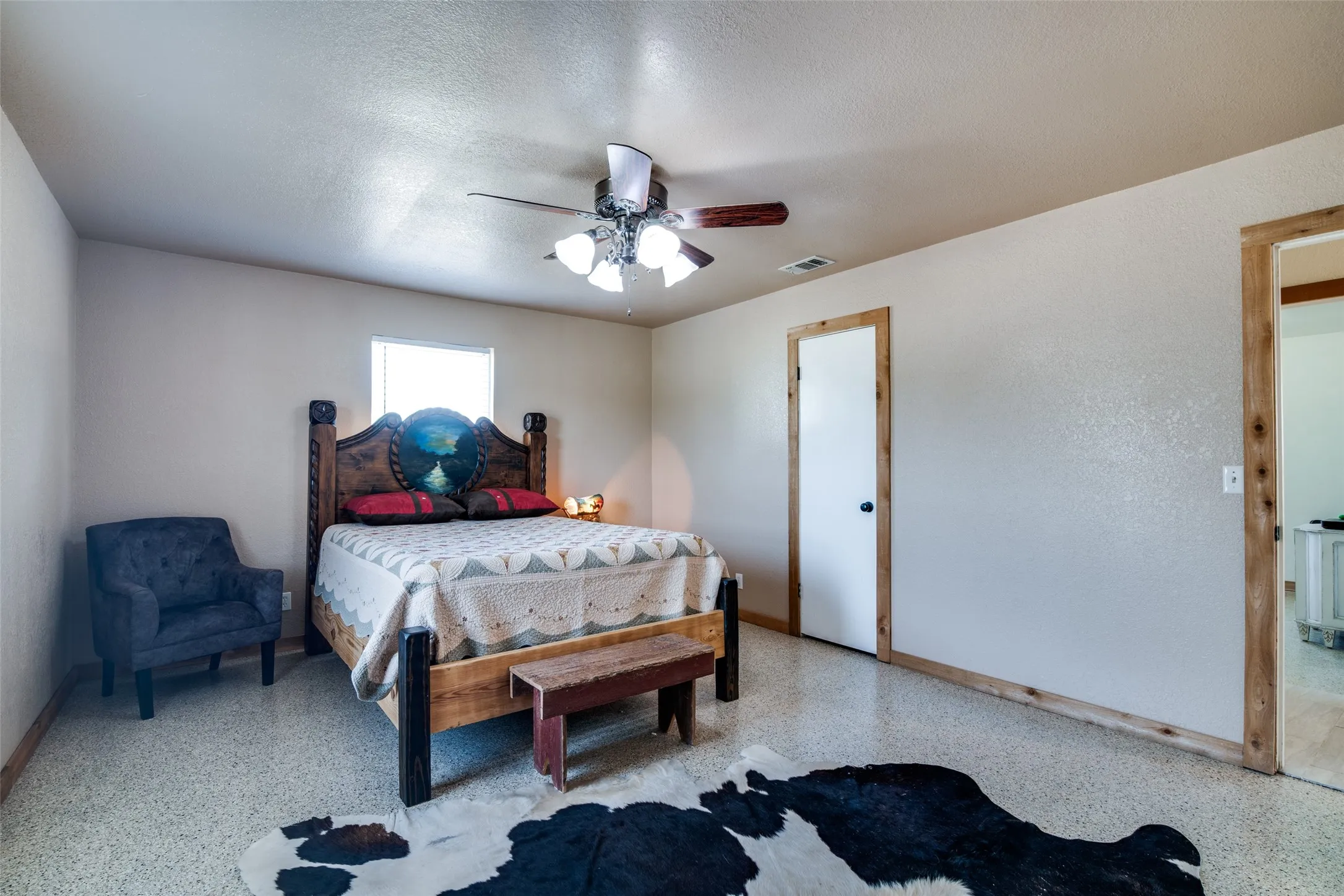 Single Family Residence For Sale in Van Zandt County , 200 Vz County Road 2403, Canton, Texas 75103, 4 Bedroom, 3 Bathroom, 2 Garage spaces, 2,376 Sqft, built in 1961, mls#21415354, Real Estate Agent in Canton, Homes For Sale in Van Zandt county, Homes For Sale in Canton, Realtor in Canton Texas, Real Estate Brokerage Independent Realty Texas, Luminita Cordes Realtor