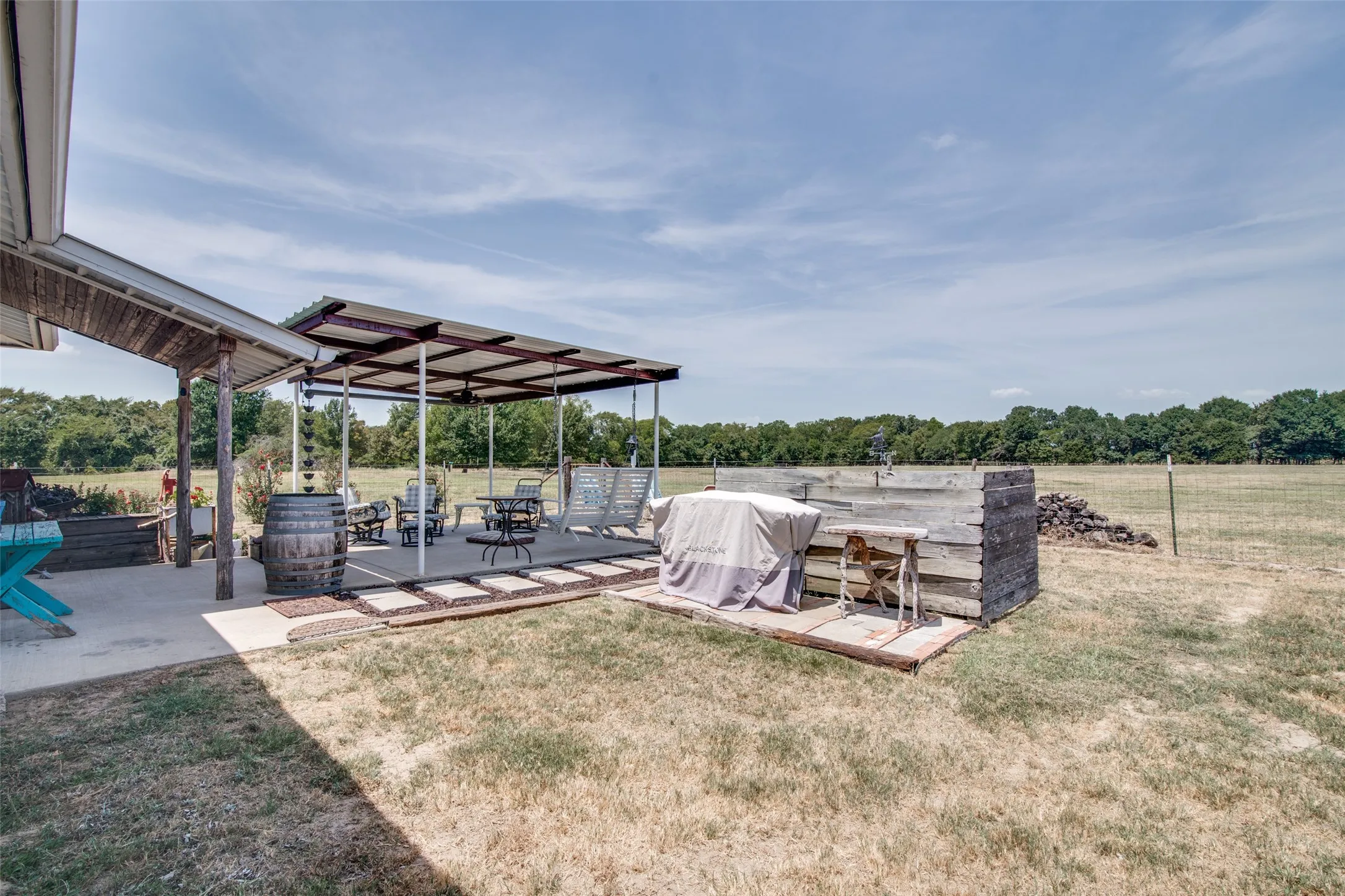 Single Family Residence For Sale in Van Zandt County , 200 Vz County Road 2403, Canton, Texas 75103, 4 Bedroom, 3 Bathroom, 2 Garage spaces, 2,376 Sqft, built in 1961, mls#21415354, Real Estate Agent in Canton, Homes For Sale in Van Zandt county, Homes For Sale in Canton, Realtor in Canton Texas, Real Estate Brokerage Independent Realty Texas, Luminita Cordes Realtor